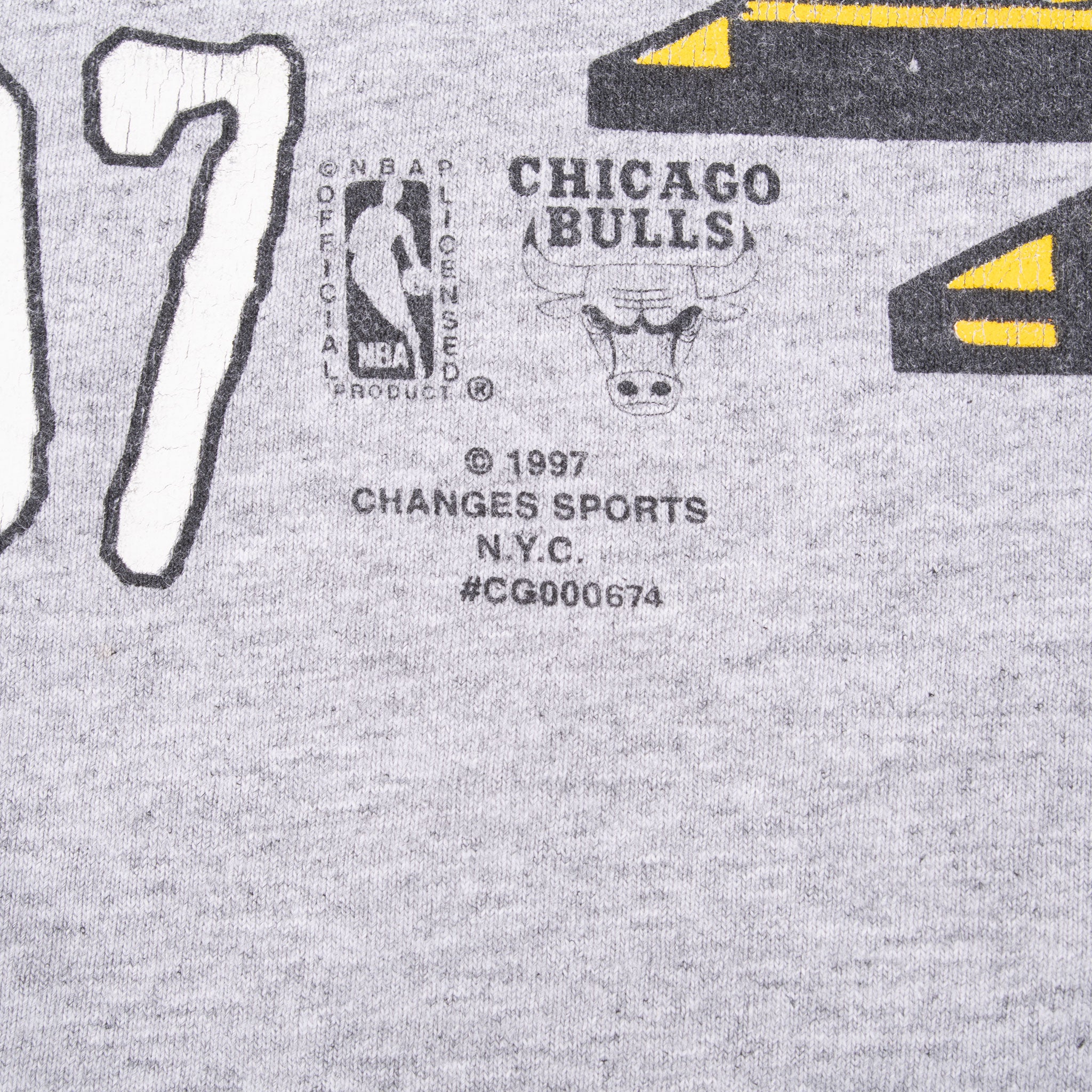 Vintage Nba Chicago Bulls Champions 1997 Tee Shirt Size XL Made In Usa With Single Stitch Sleeves
