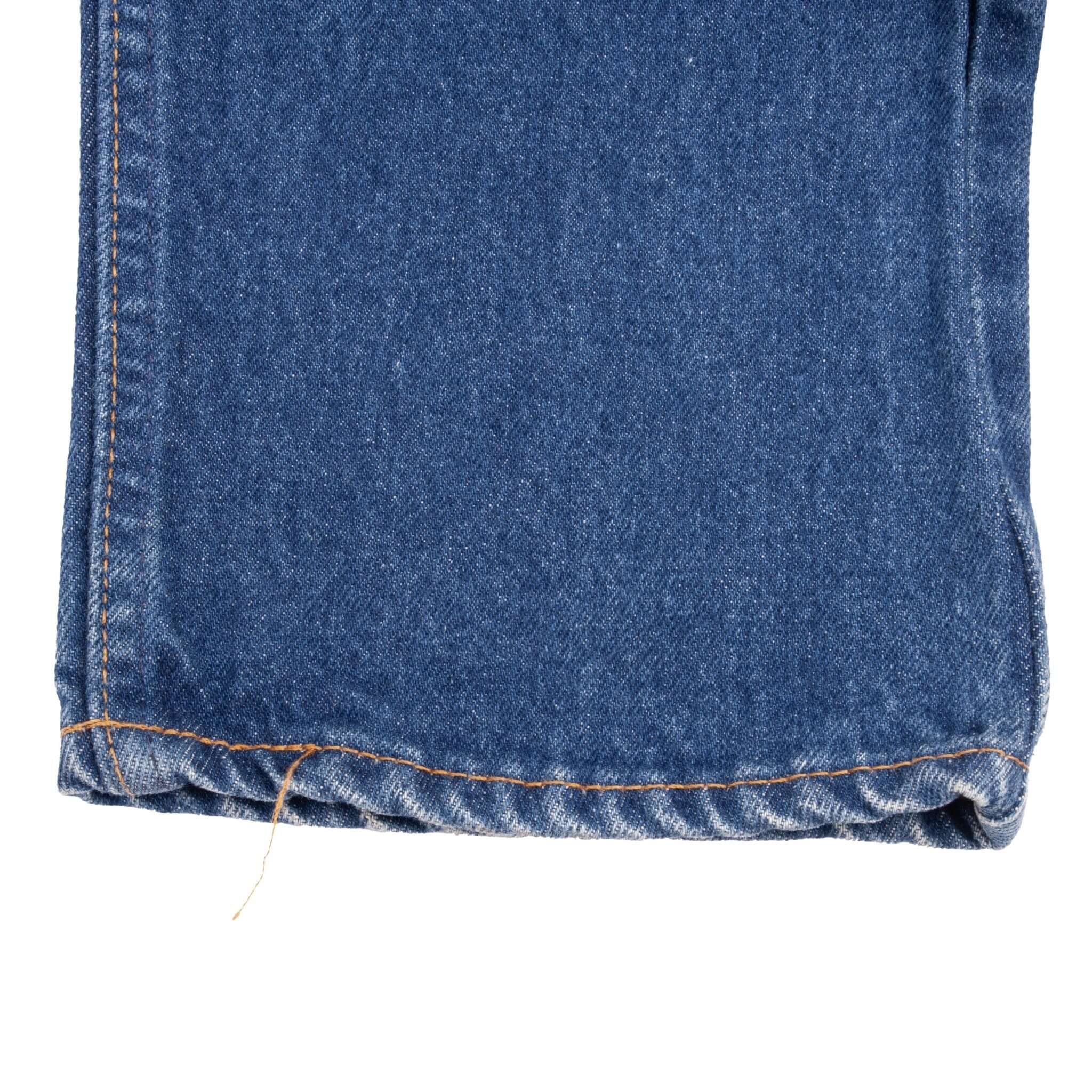 Beautiful Indigo Levis 505 Jeans Made in USA with a medium blue wash.  Size on Tag 32X34 Actual Size 32X33 Back Button #552