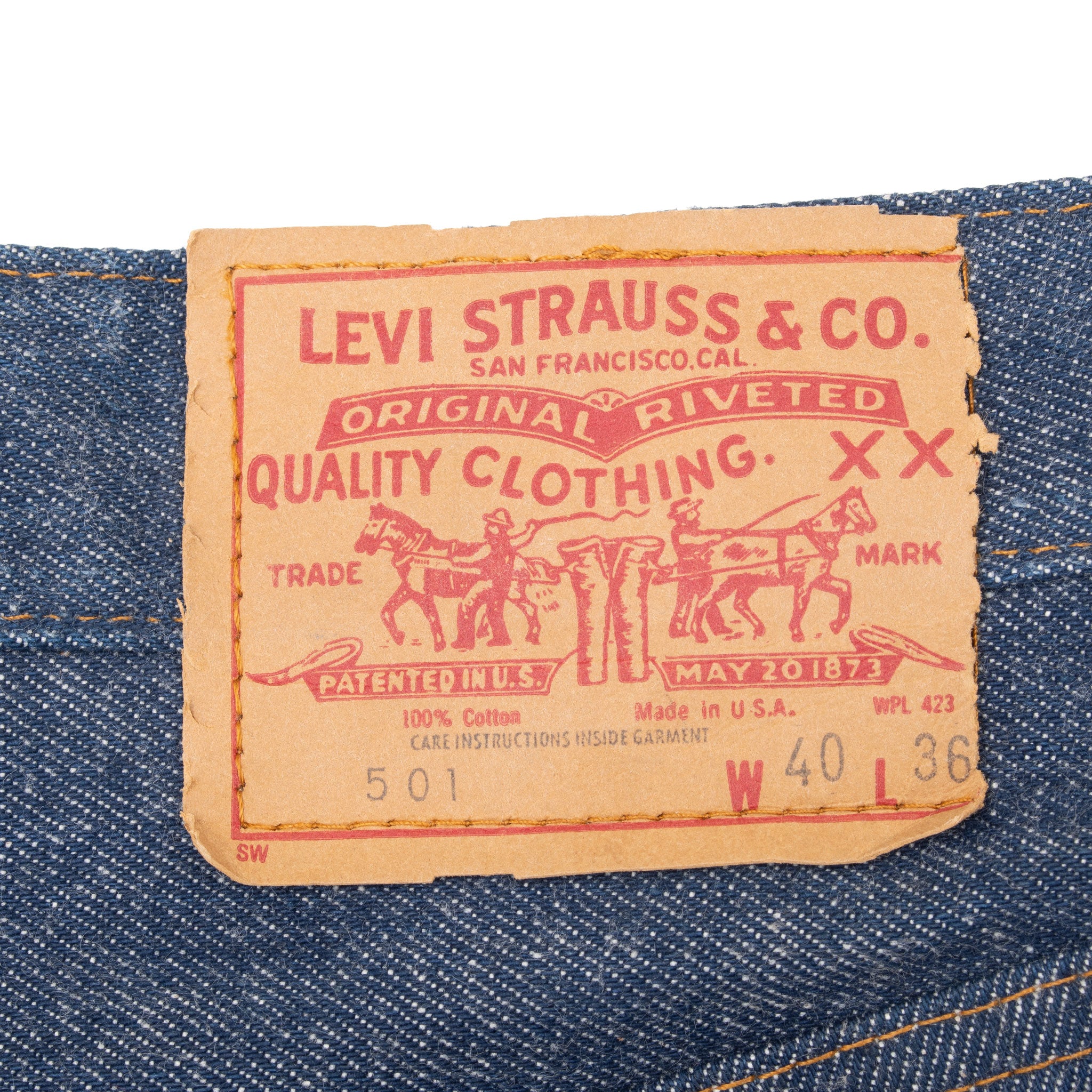 Beautiful Vintage Levis 501 Indigo Dark Wash Jeans 1980S Size 40X36 Made In Usa Deadstock
Size on Tag 40X36
Actual Size 40X36
Back Button #525