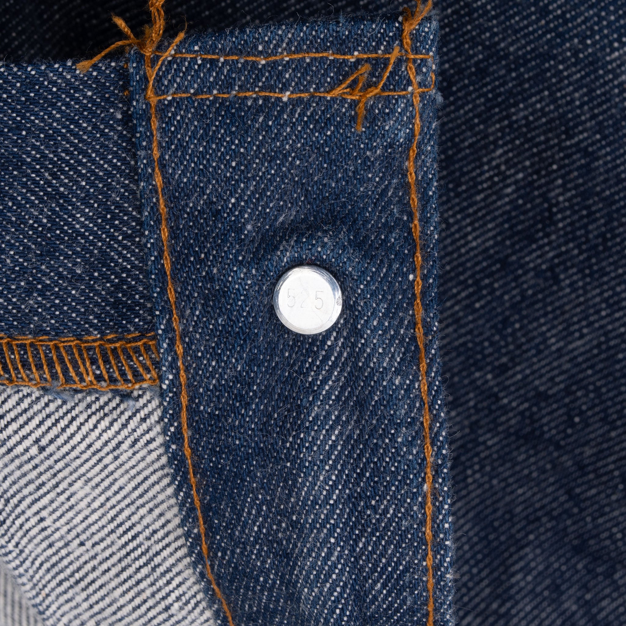 Beautiful Vintage Levis 501 Indigo Dark Wash Jeans 1980S Size 40X36 Made In Usa Deadstock
Size on Tag 40X36
Actual Size 40X36
Back Button #525