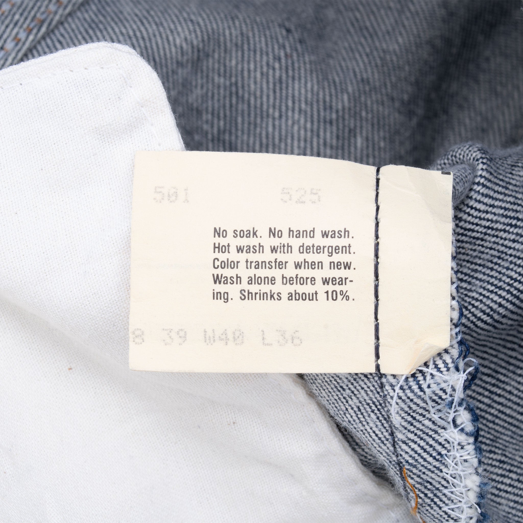 Beautiful Vintage Levis 501 Indigo Dark Wash Jeans 1980S Size 40X36 Made In Usa Deadstock
Size on Tag 40X36
Actual Size 40X36
Back Button #525