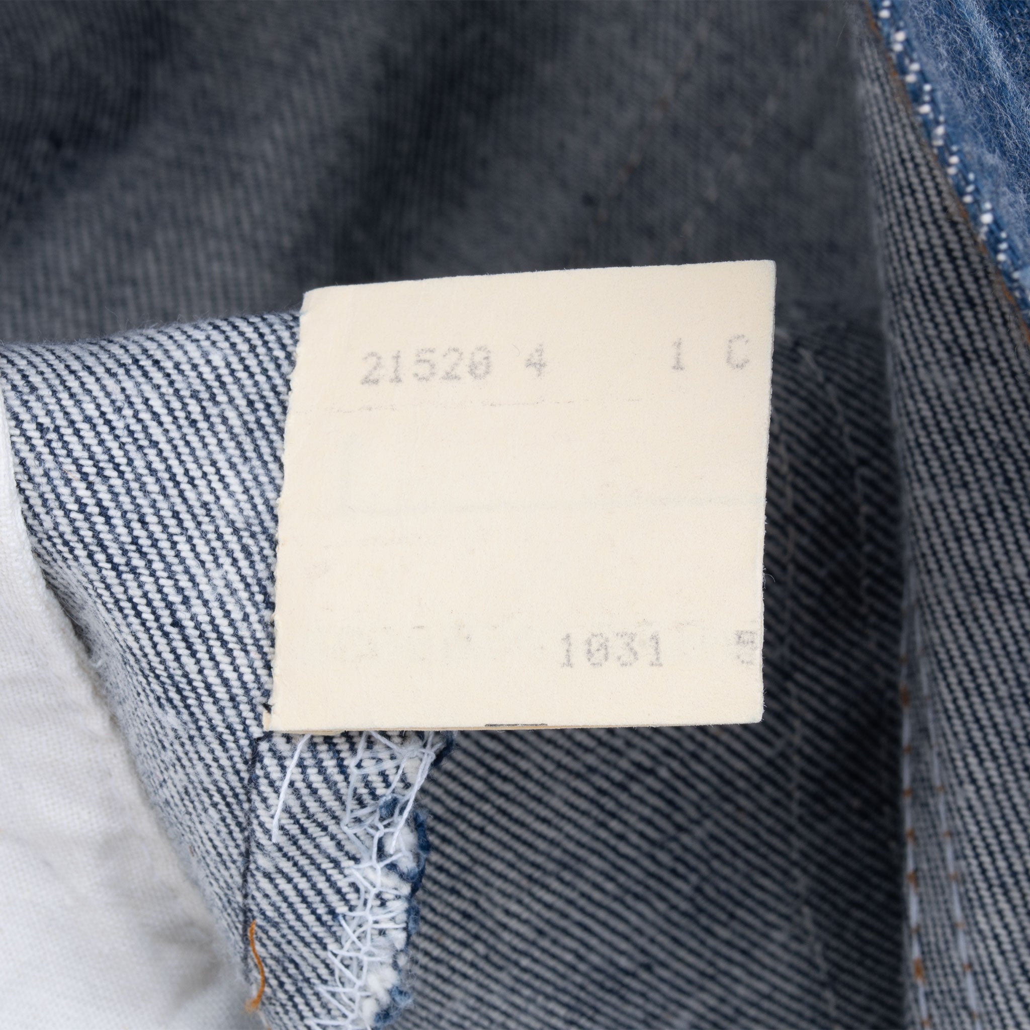 Beautiful Vintage Levis 501 Indigo Dark Wash Jeans 1980S Size 40X36 Made In Usa Deadstock
Size on Tag 40X36
Actual Size 40X36
Back Button #525