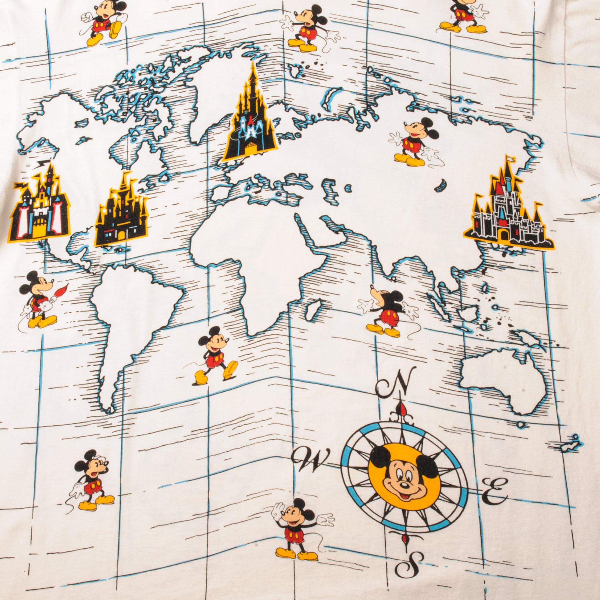 VINTAGE ALL OVER PRINT DISNEYLAND TEE SHIRT 1990s SIZE XL MADE IN USA