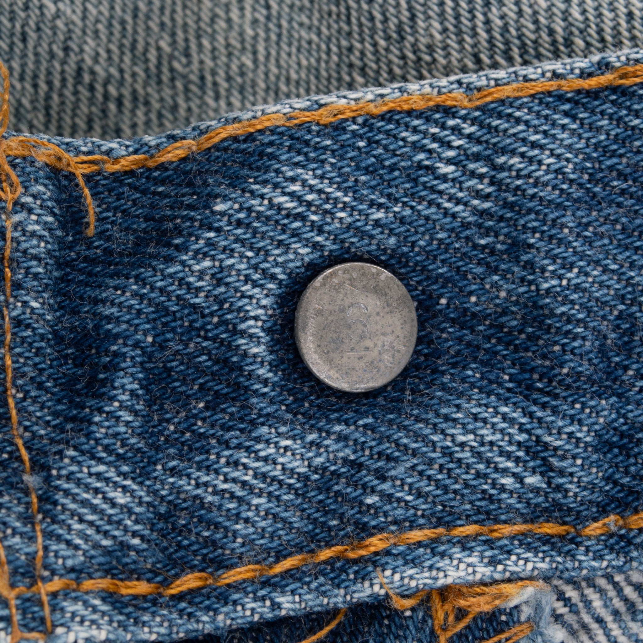 Vintage Levis 501 Jeans Indigo 1970S Selvedge Redline Size 52X28 Made In Usa
Size Tags is 56X32 Actual Size is 52X28
Back Button #6