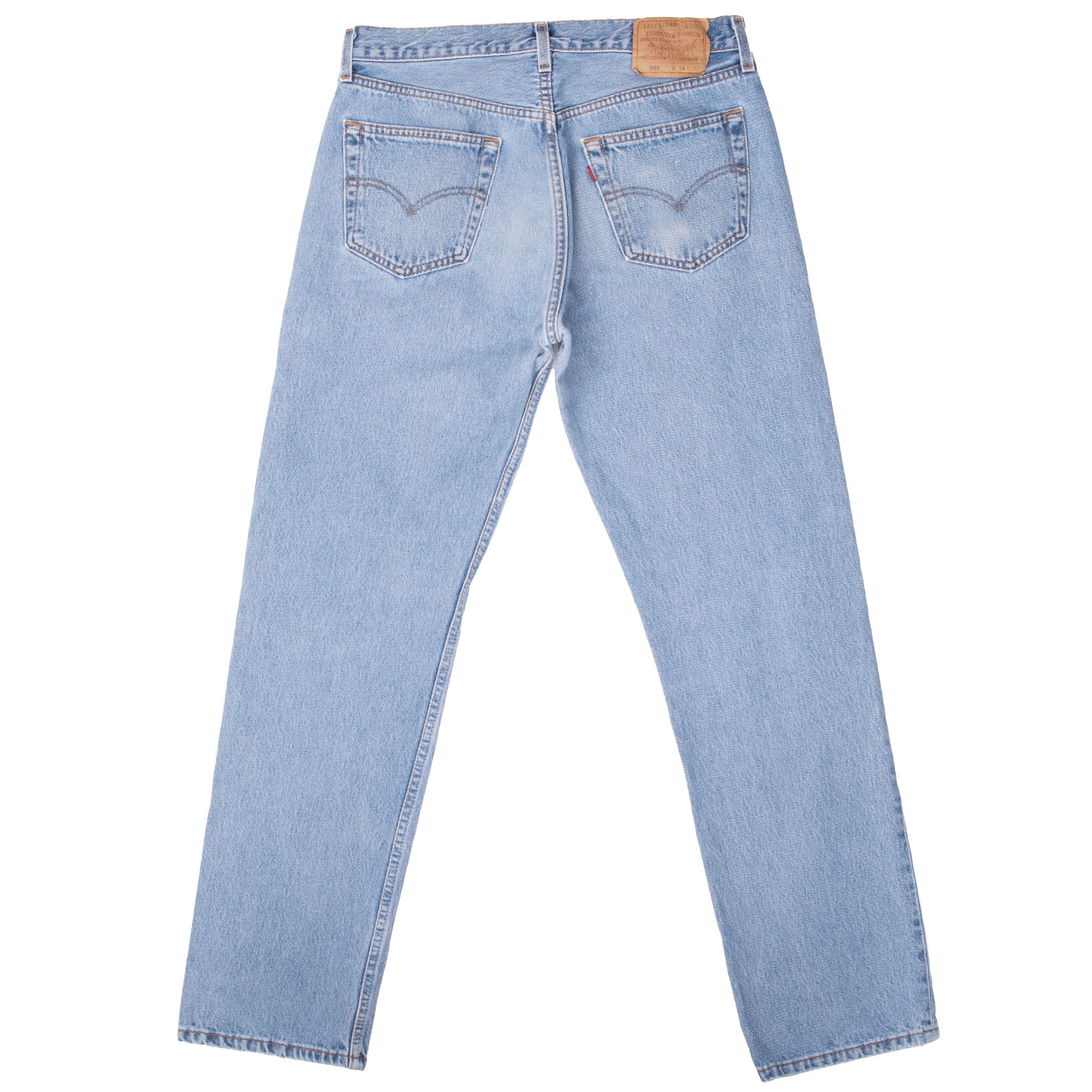 Beautiful Indigo Levis 501 Jeans 1990s Made in USA with Light Wash
Size on tag 34X32 Actual Size 33X31
Back Button #524