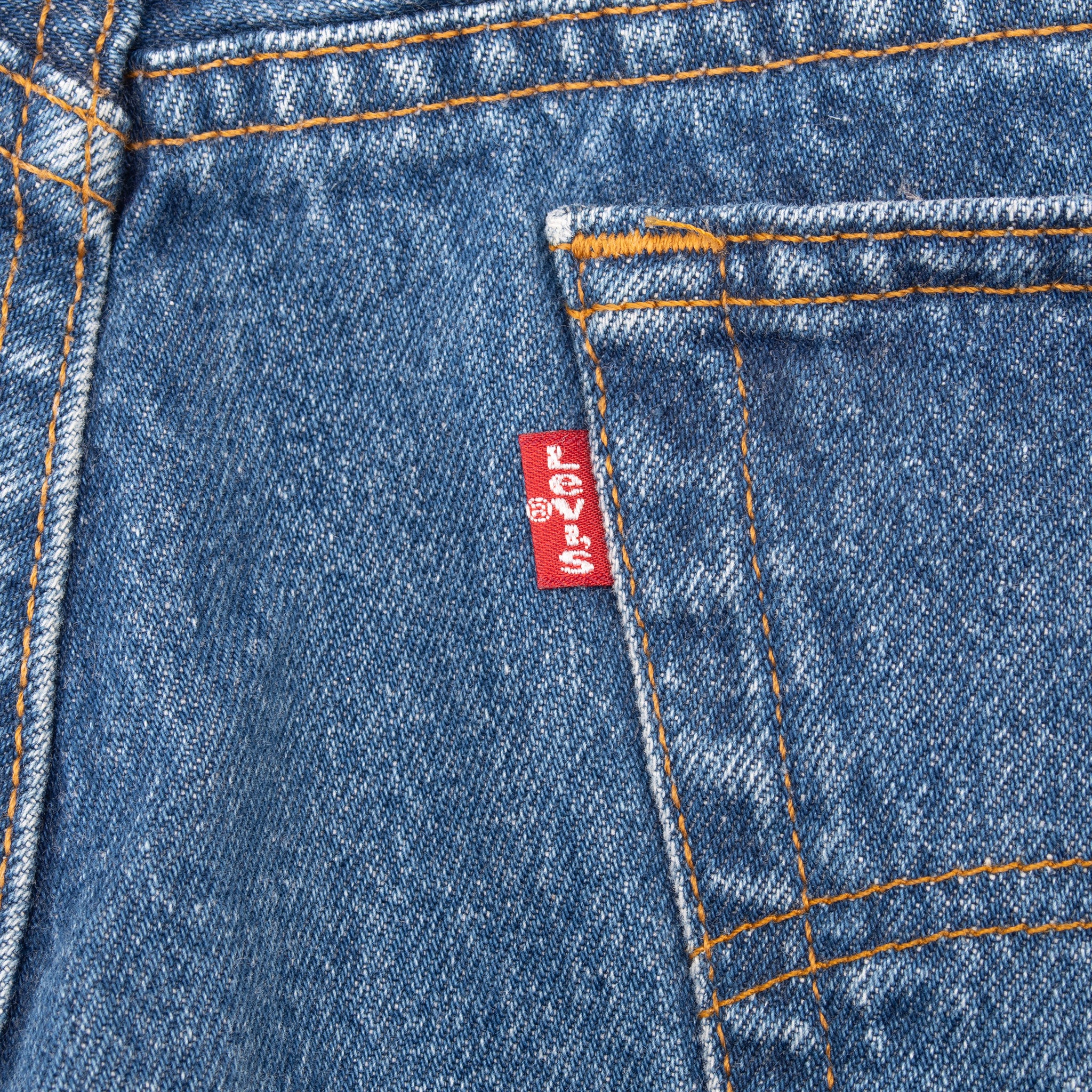 Vintage Levis 501 Indigo Blue Jeans 1980S Size 36X29 Made In Usa With A Medium Wash
Size on Tag is 38X30 Actual Size Is 36X29
Back button #520
Not Original Hem