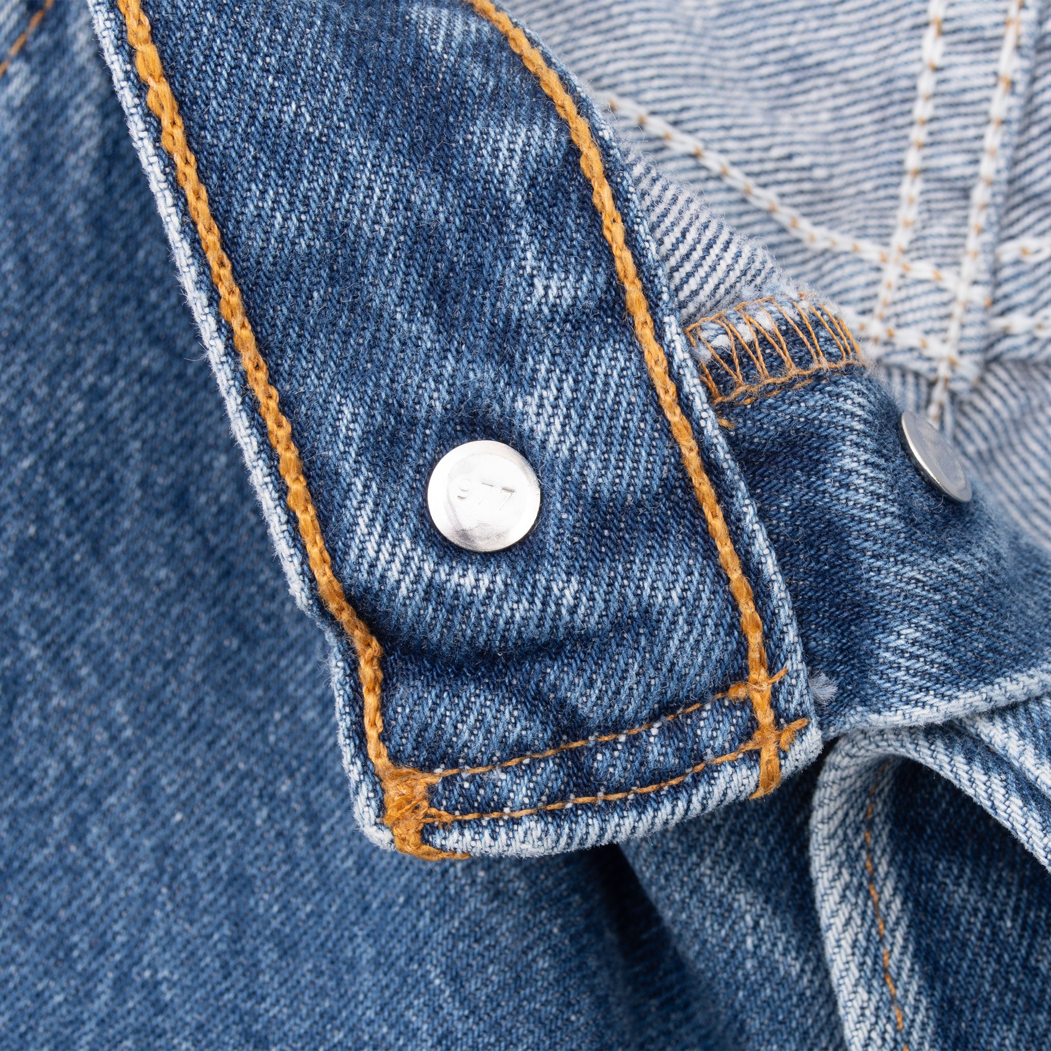 Vintage Levis 501 Indigo Blue Jeans 1990S Size 36X31 With A Medium Wash
Size on Tag is 38X34 Actual Size Is 36X31
Back button #977