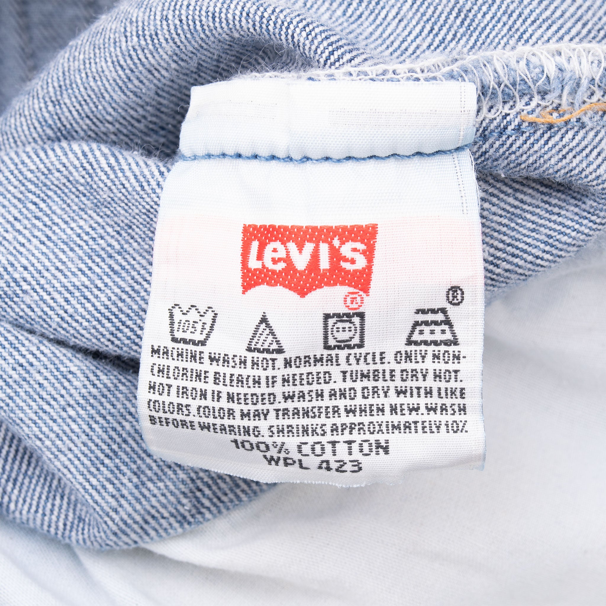 Vintage Levis 501 Indigo Blue Jeans 1990S Size 36X31 With A Medium Wash
Size on Tag is 38X34 Actual Size Is 36X31
Back button #977