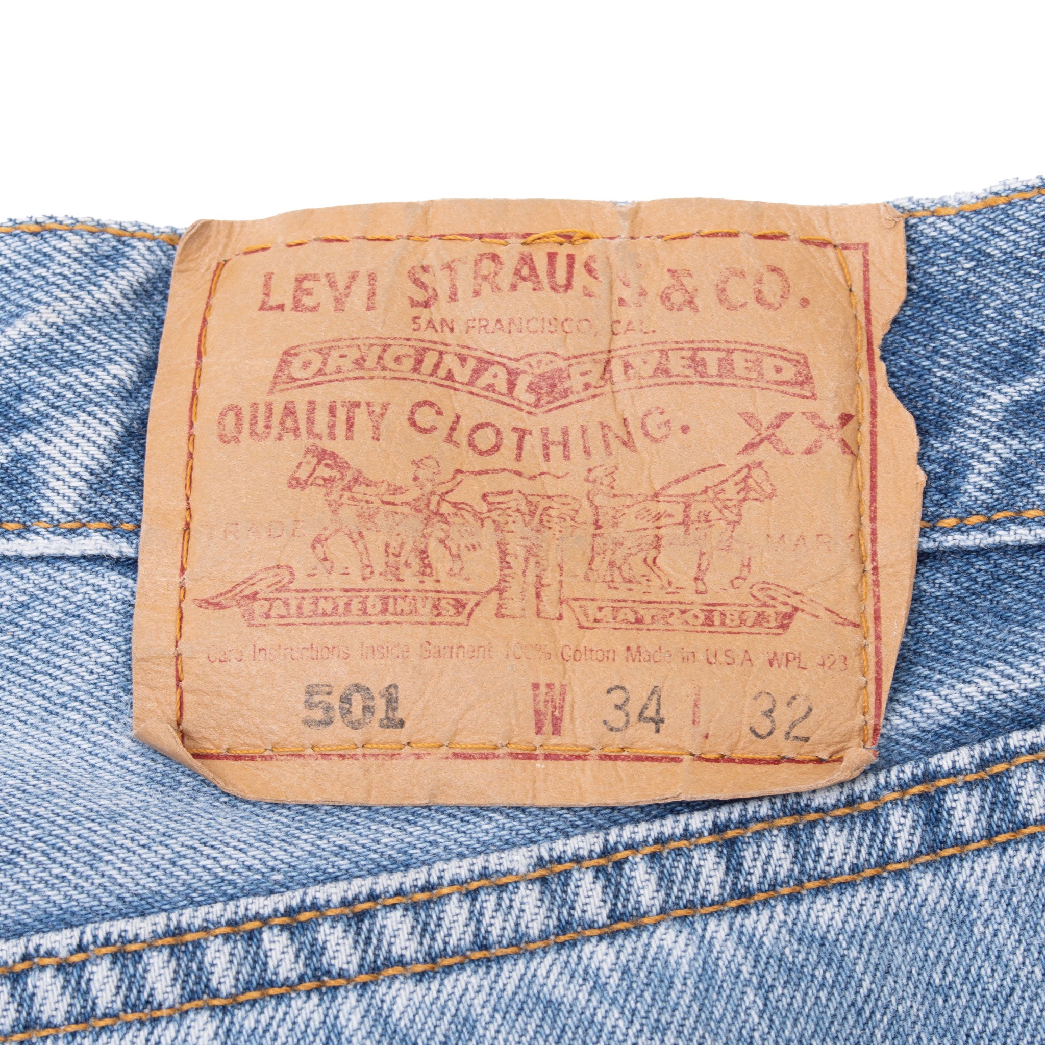 Beautiful Indigo Levis 501 Jeans 1990s Made in USA with Light Wash
Size on tag 34X32 Actual Size 33X31
Back Button #524