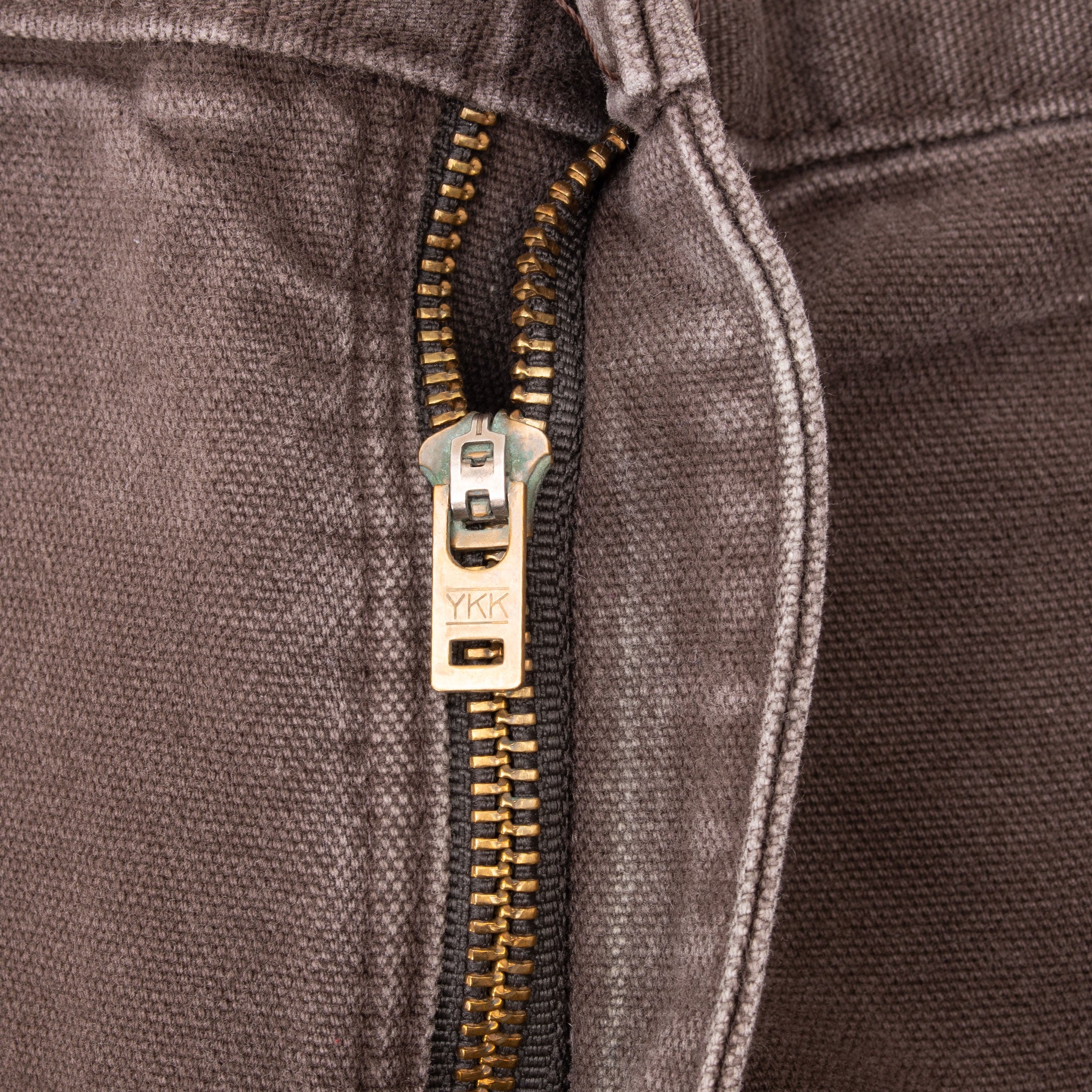 Vintage Carhartt Carpenter Double Knee Brown Pants B138 DKB 2000S Size 45X32
Size On Tag 35X36 Actual Size 46X34