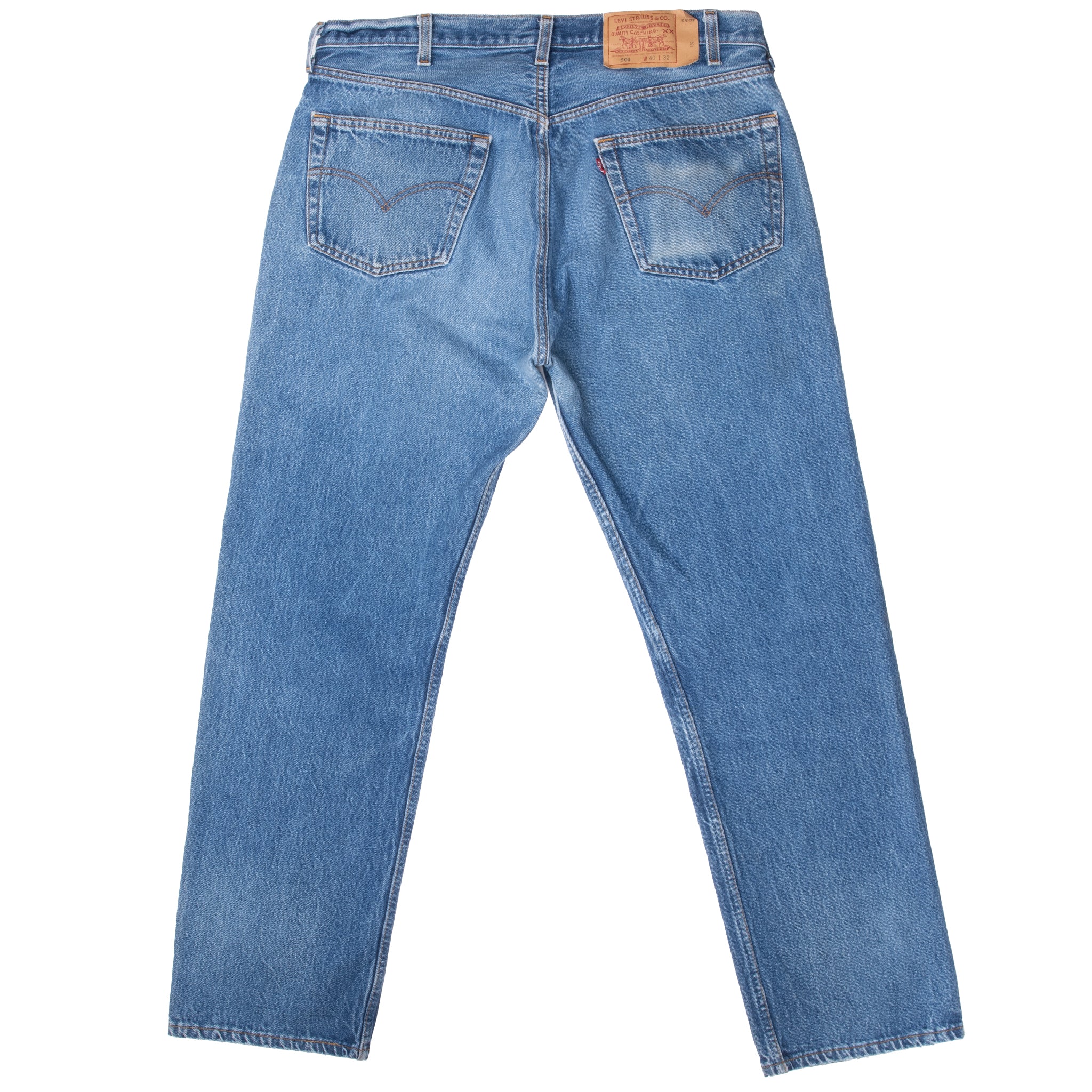 Vintage Levis 501 Indigo Light Blue Wash Jeans 1990S Size 39X31 Made In Usa With A Medium Blue Wash
Size On Tag 40X32 Actual Size 39X31
Back Button #524