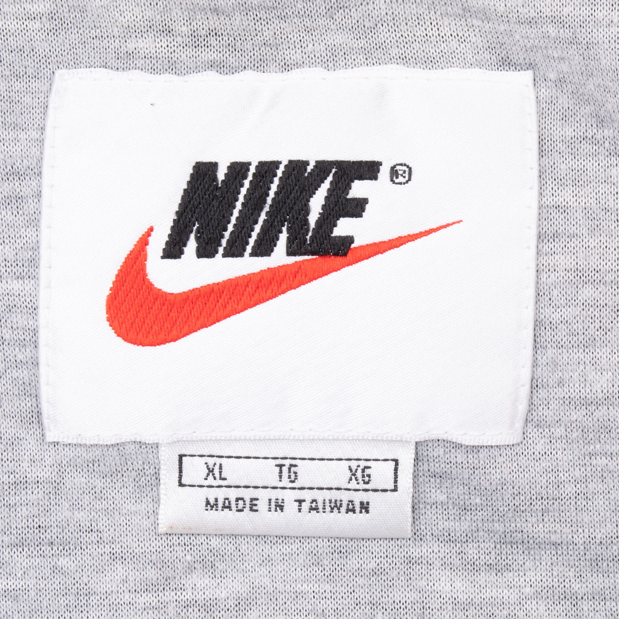 Nike neck label and size XL tag on light gray lining
