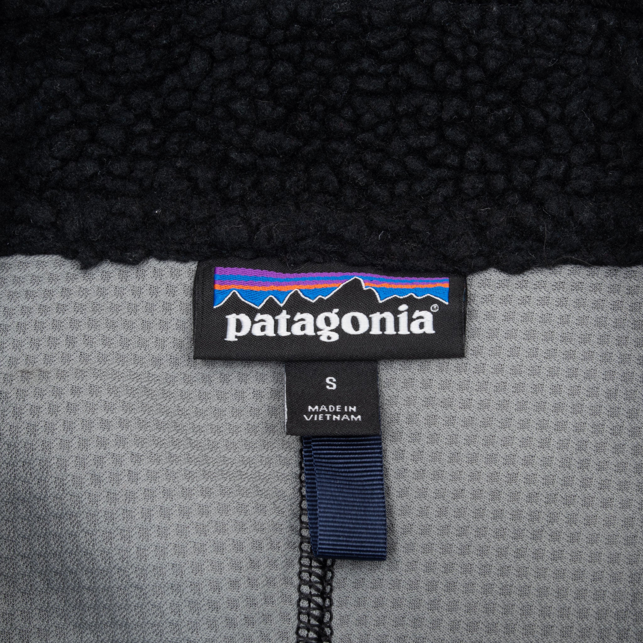 Vintage Patagonia Black Blue Retro-X Fleece Deep Pile Vest Jacket 2000S Size Small
RN51884
STY23048
