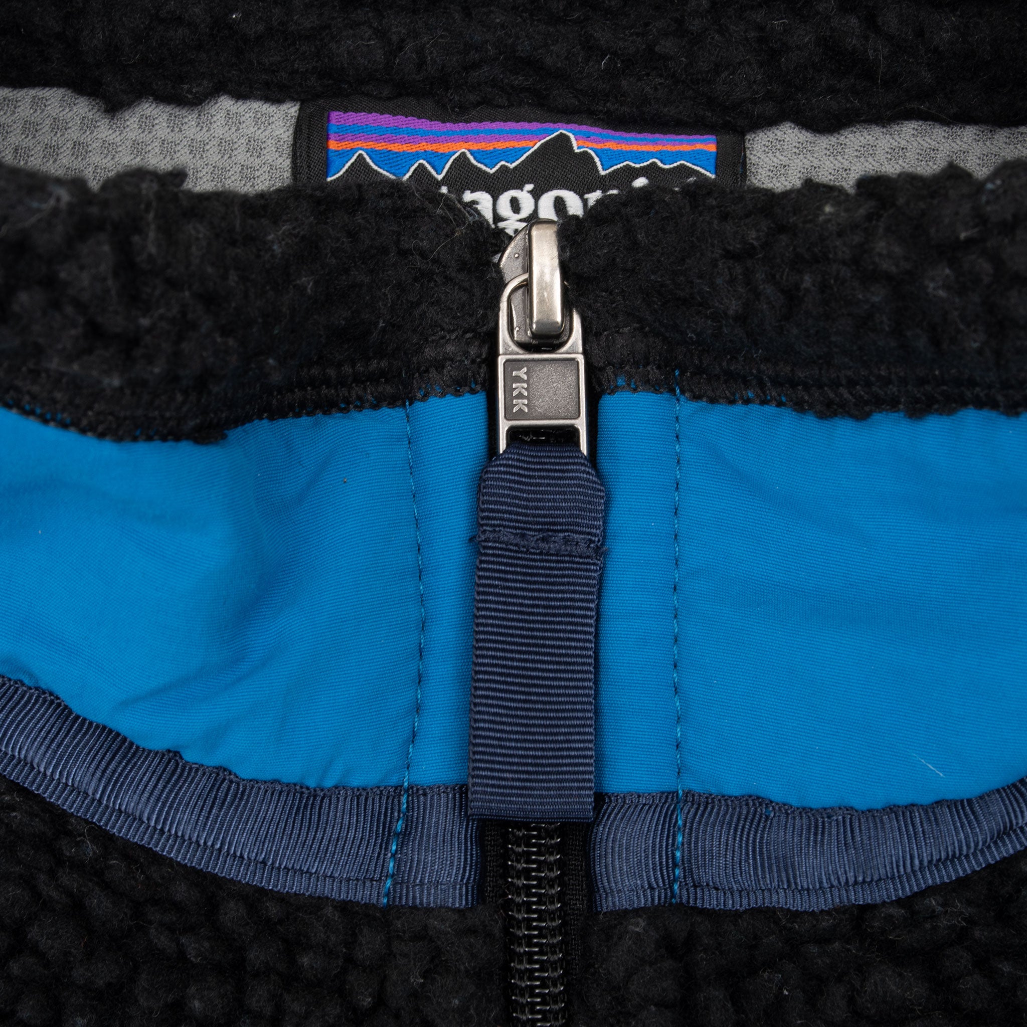 Vintage Patagonia Black Blue Retro-X Fleece Deep Pile Vest Jacket 2000S Size Small
RN51884
STY23048