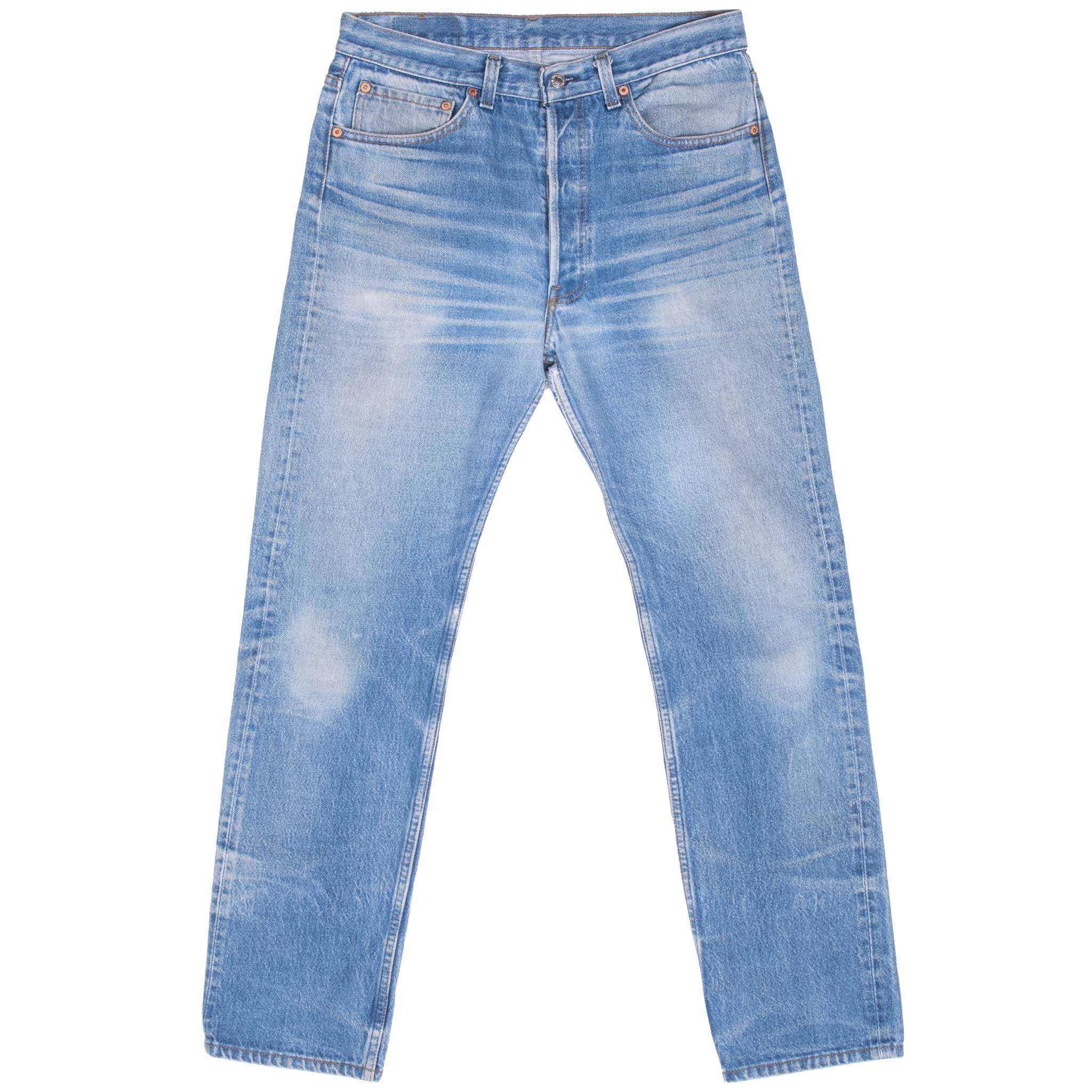 Vintage Levis 501 Indigo Blue Jeans 1980S Size 32X30 Made In Usa With A Medium Light Wash With Some Whiskers
Size on Tag 34X34 Actual Size 32X30
Back Button #552