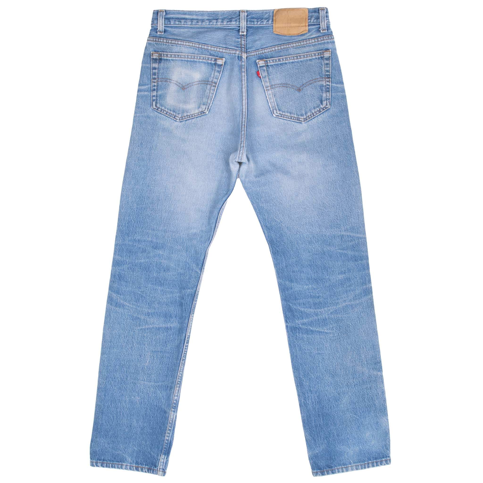 Vintage Levis 501 Indigo Blue Jeans 1980S Size 32X30 Made In Usa With A Medium Light Wash With Some Whiskers
Size on Tag 34X34 Actual Size 32X30
Back Button #552