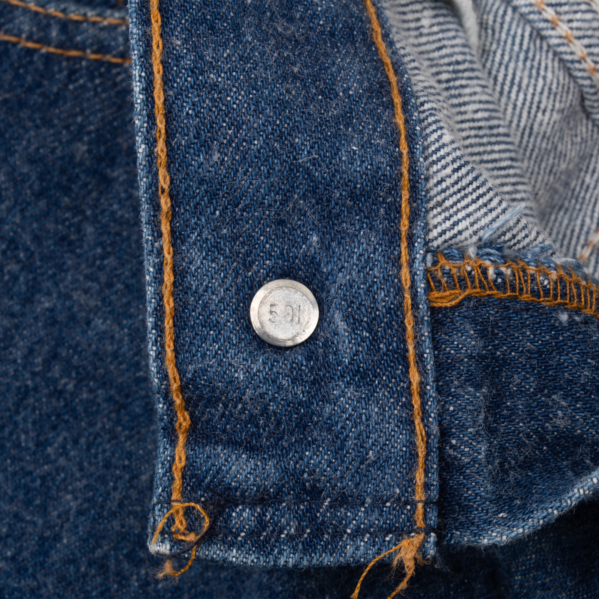 Vintage Levis 501 Jeans Indigo 1980S Size W33 L31 Made In Usa With Medium Wash
Size On Tag 35X34 Actual Size 33X31
Back Button #501