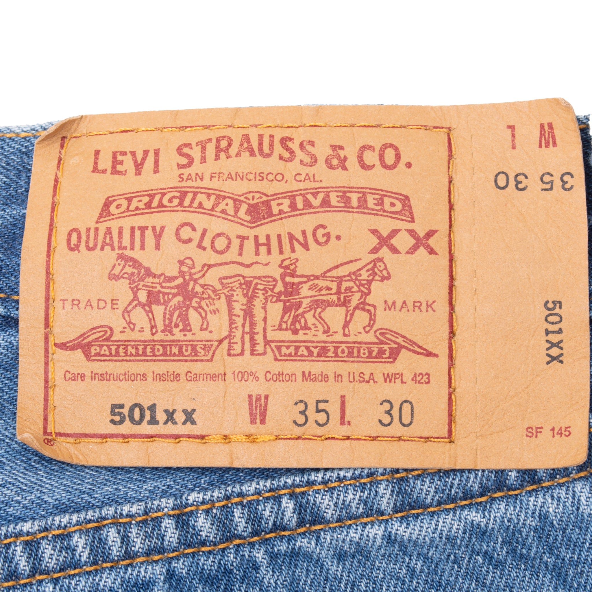 Vintage Levis 501 Jeans Indigo 1990S Size W34 L27 Made In Usa With A Medium Blue Wash
Size on tag 35X30 Actual Size 34X27
Back Button #544