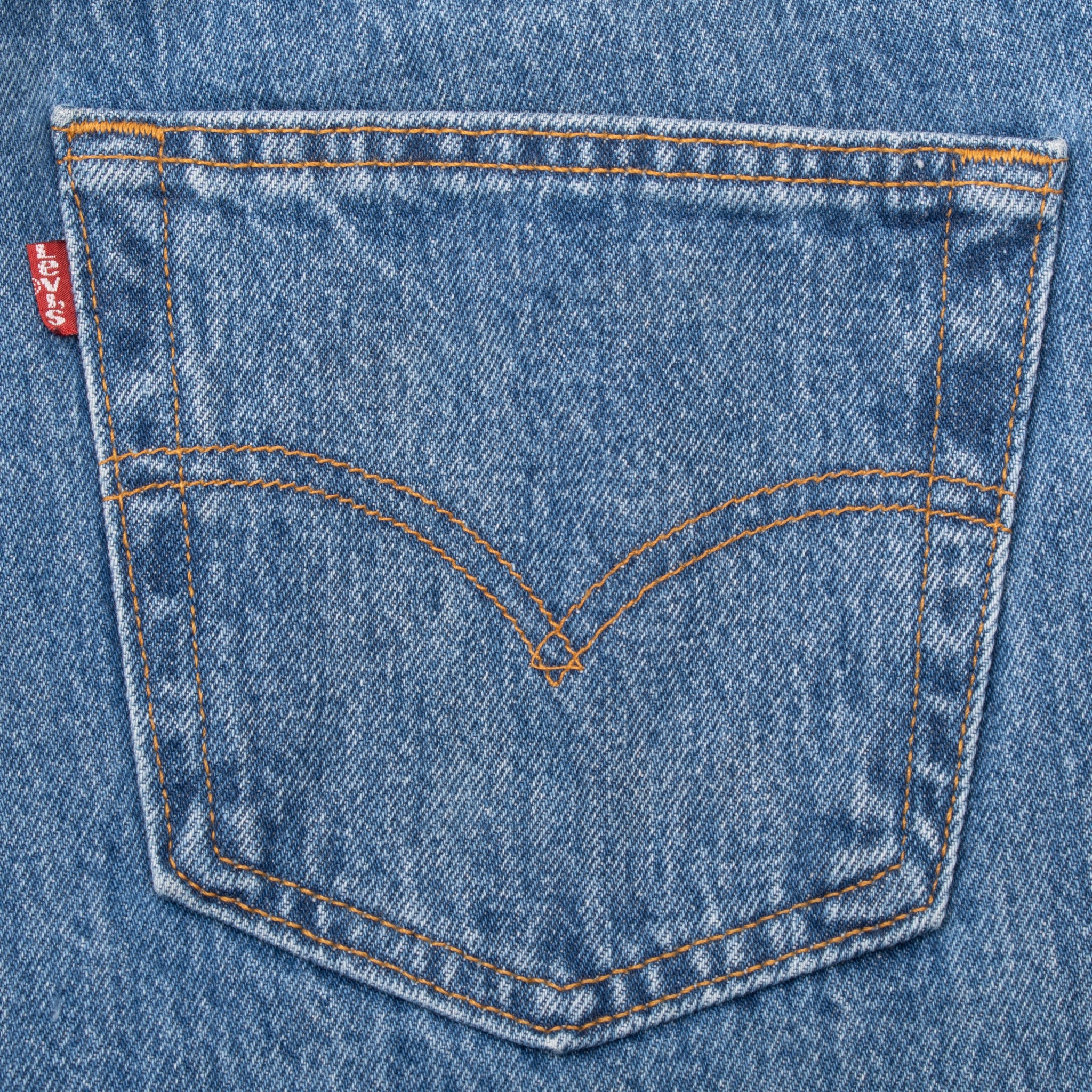 Vintage Levis 501 Jeans Indigo 1990S Size W34 L27 Made In Usa With A Medium Blue Wash
Size on tag 35X30 Actual Size 34X27
Back Button #544