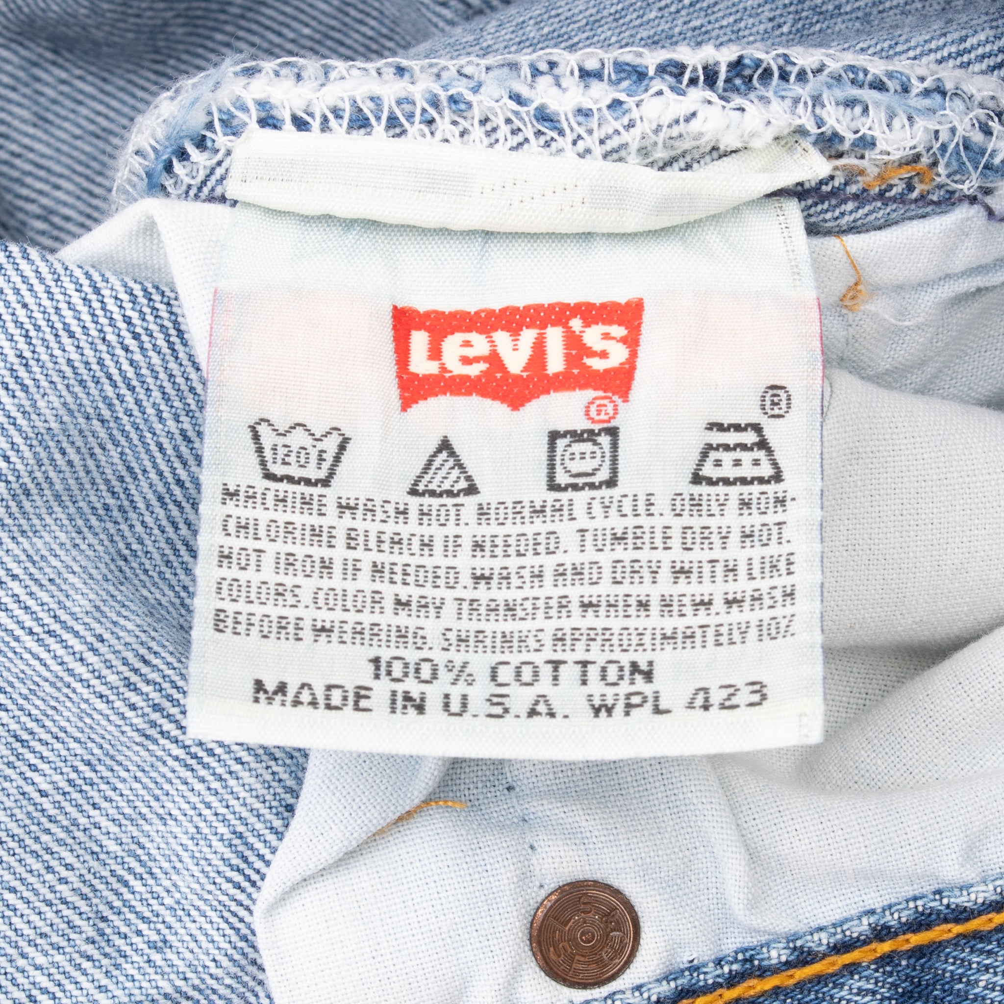 Vintage Levis 501 Jeans Indigo 1990S Size W34 L27 Made In Usa With A Medium Blue Wash
Size on tag 35X30 Actual Size 34X27
Back Button #544