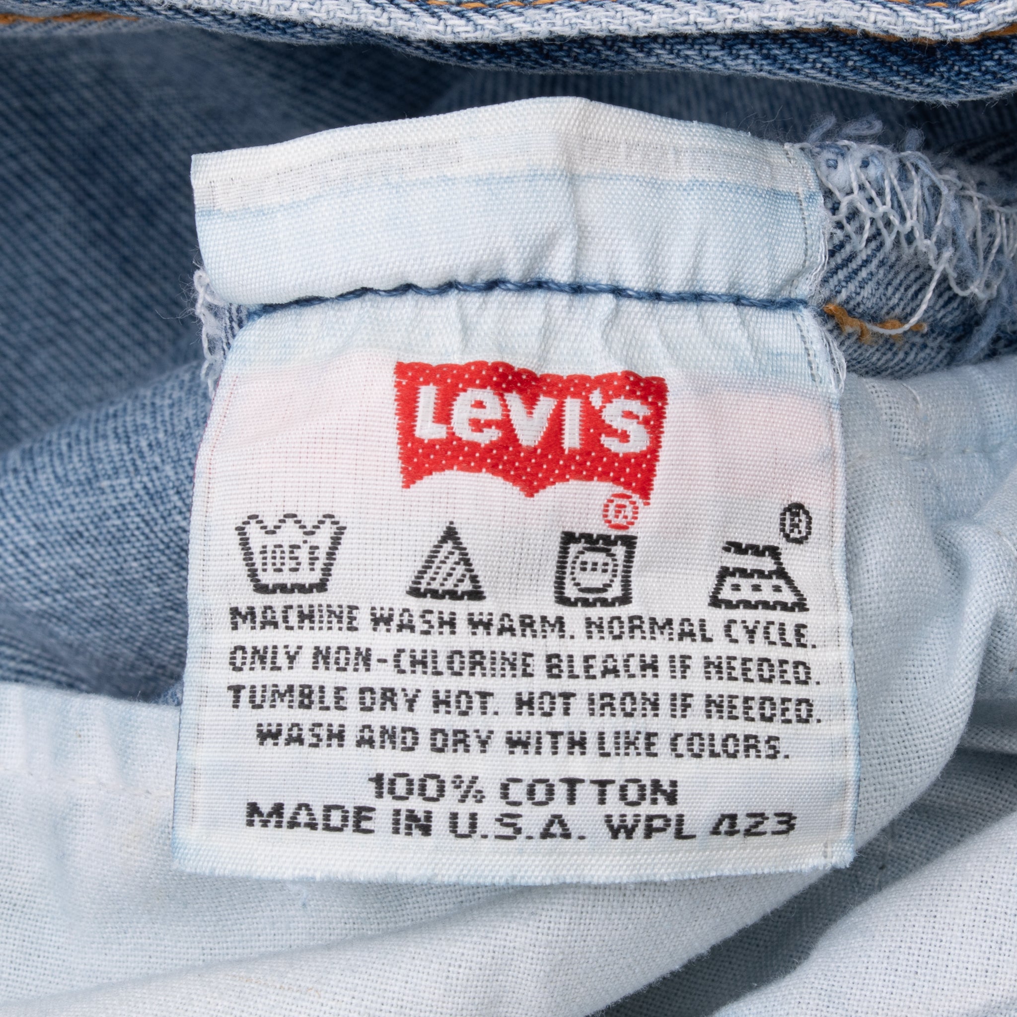 Vintage Levis 501 Indigo Light Blue Wash Jeans 1990S Size 39X31 Made In Usa With A Medium Blue Wash
Size On Tag 40X32 Actual Size 39X31
Back Button #524