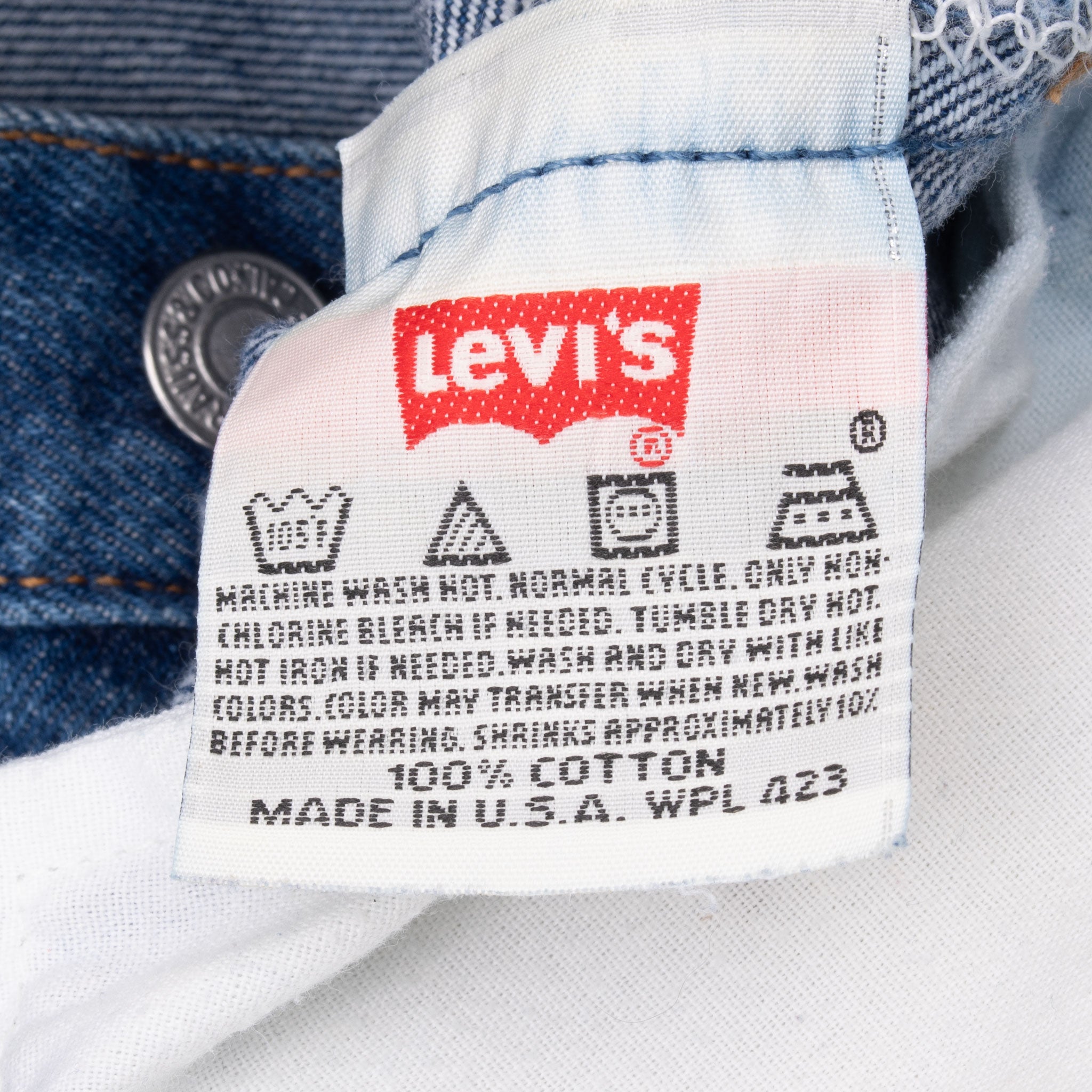 Vintage Preshrunk Levis 501 Indigo Jeans 1990S Size 34X30 Made In Usa With a beautiful Medium Wash
Size on Tag 36X32 Actual size 34X30
Back Button #524M