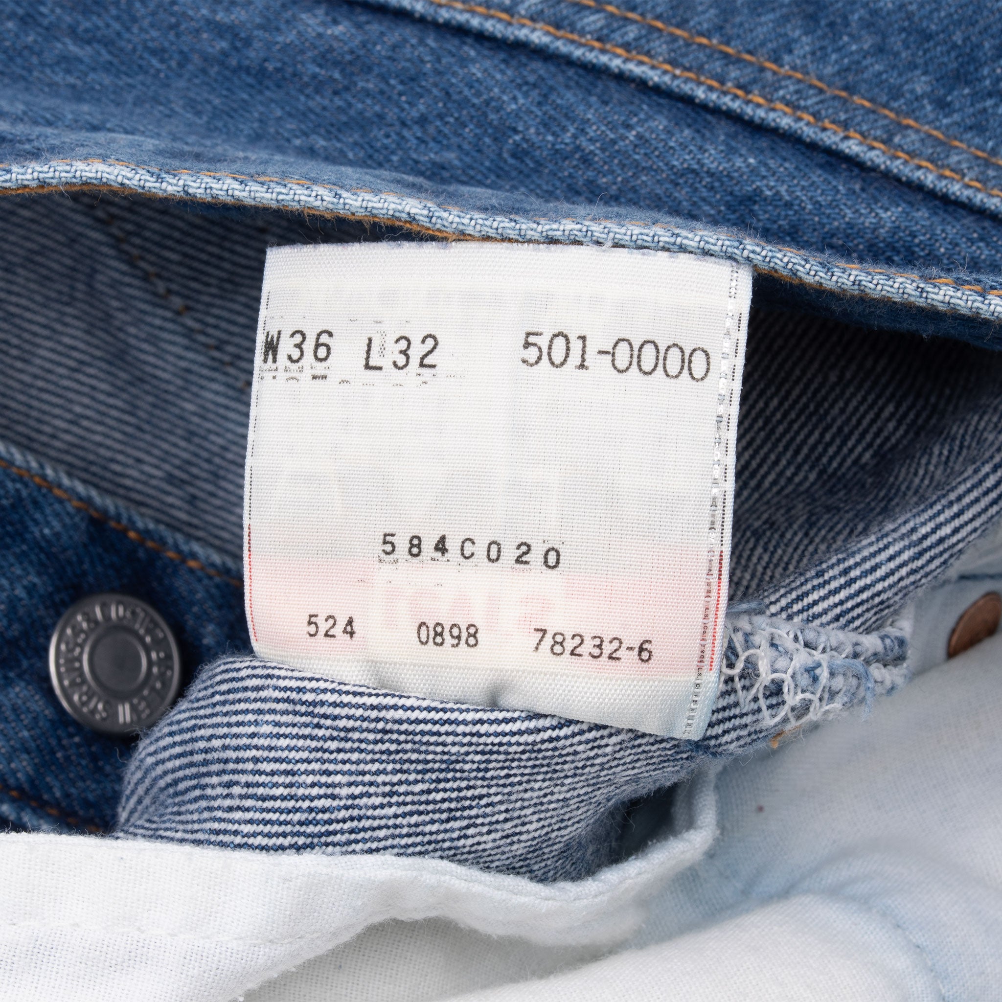 Vintage Preshrunk Levis 501 Indigo Jeans 1990S Size 34X30 Made In Usa With a beautiful Medium Wash
Size on Tag 36X32 Actual size 34X30
Back Button #524M