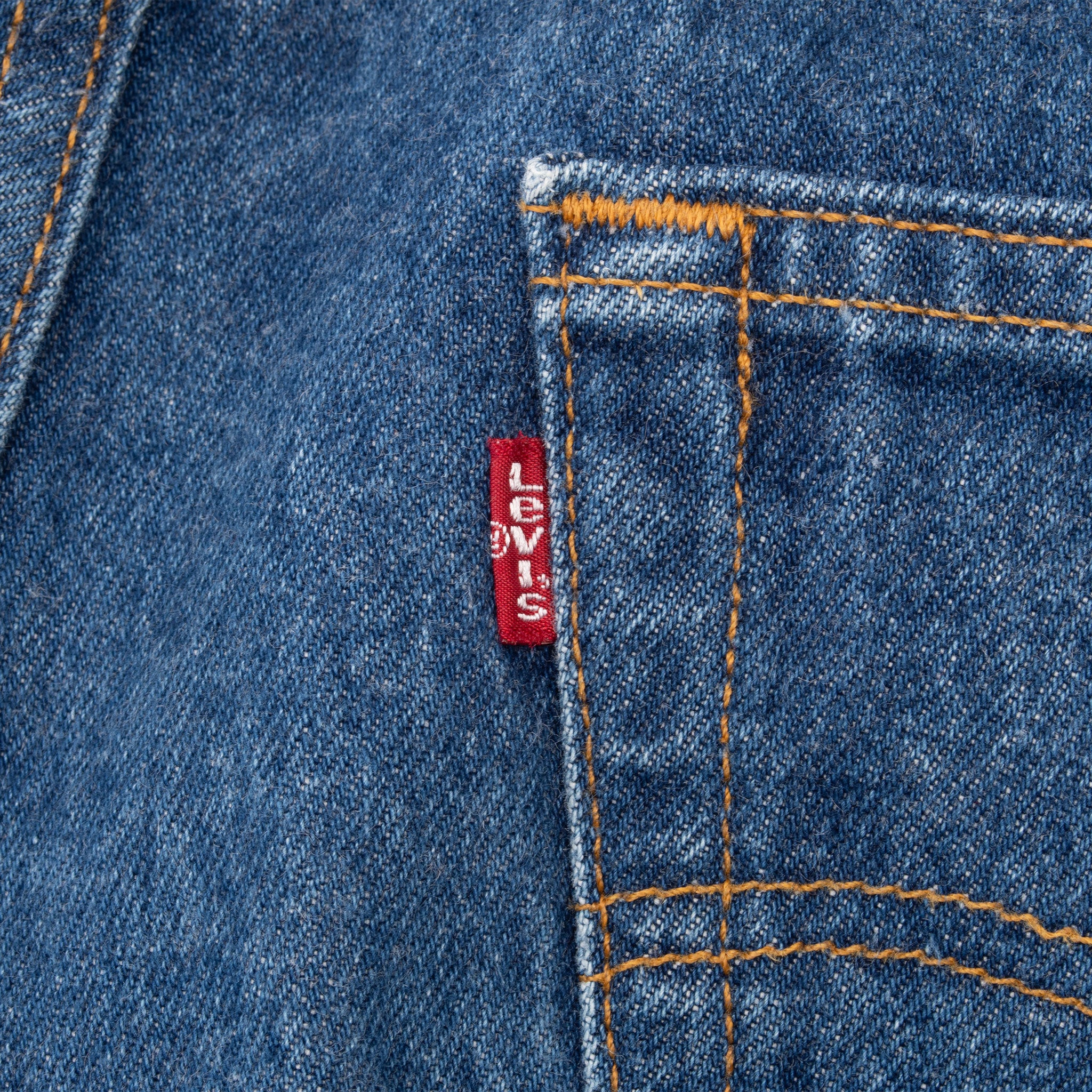 Vintage Preshrunk Levis 501 Indigo Jeans 1990S Size 34X30 Made In Usa With a beautiful Medium Wash
Size on Tag 36X32 Actual size 34X30
Back Button #524M