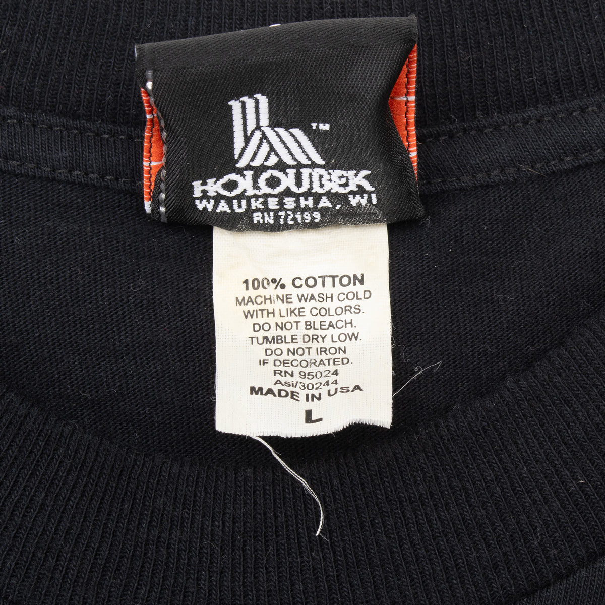 Holidyck care label showing 100% cotton, made in USA, and size L