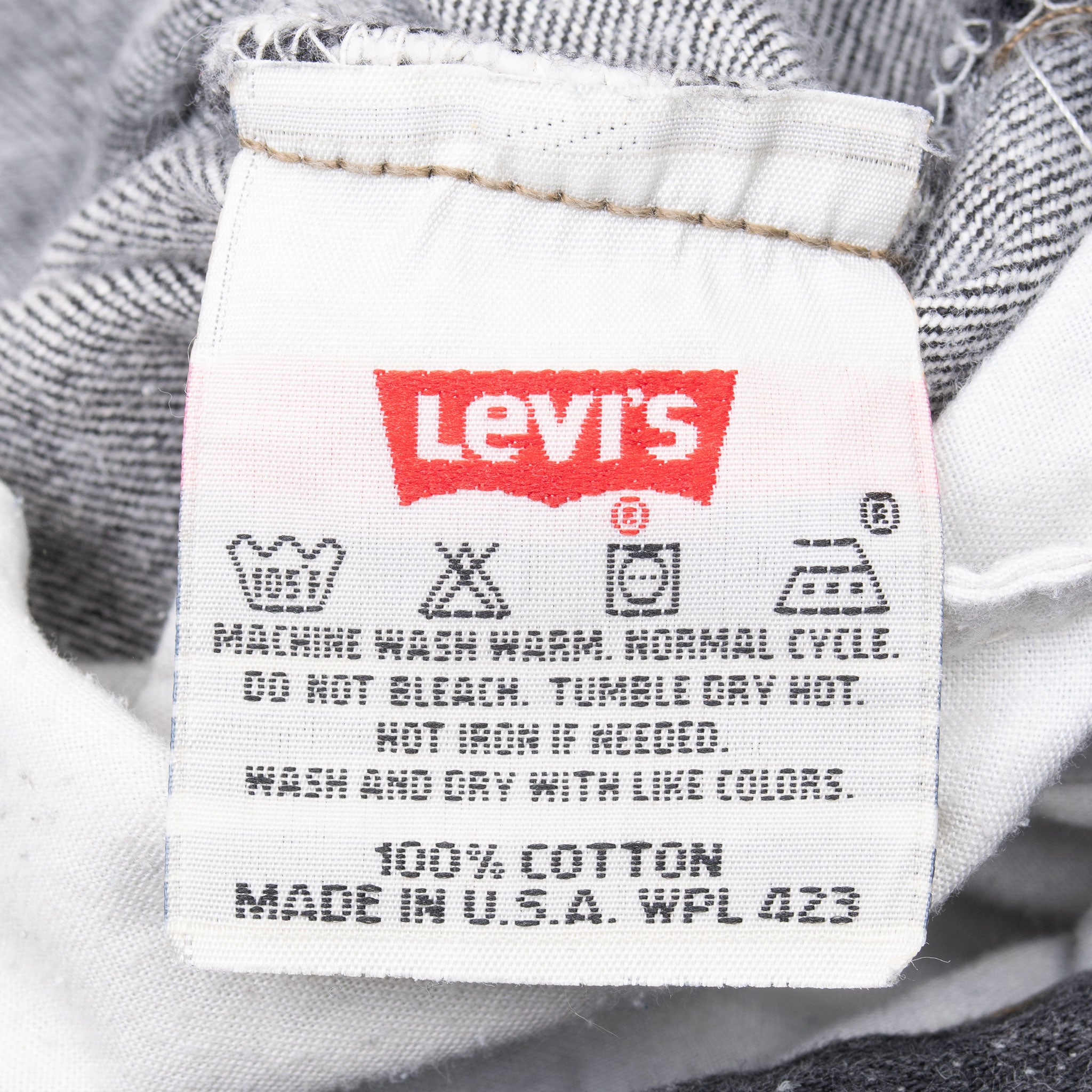 Beautiful Vintage Black Levis 501 Jeans Size 40X33 Made in USA
Size on Tag 42X34 Actual Size 40X33
Back Button #546