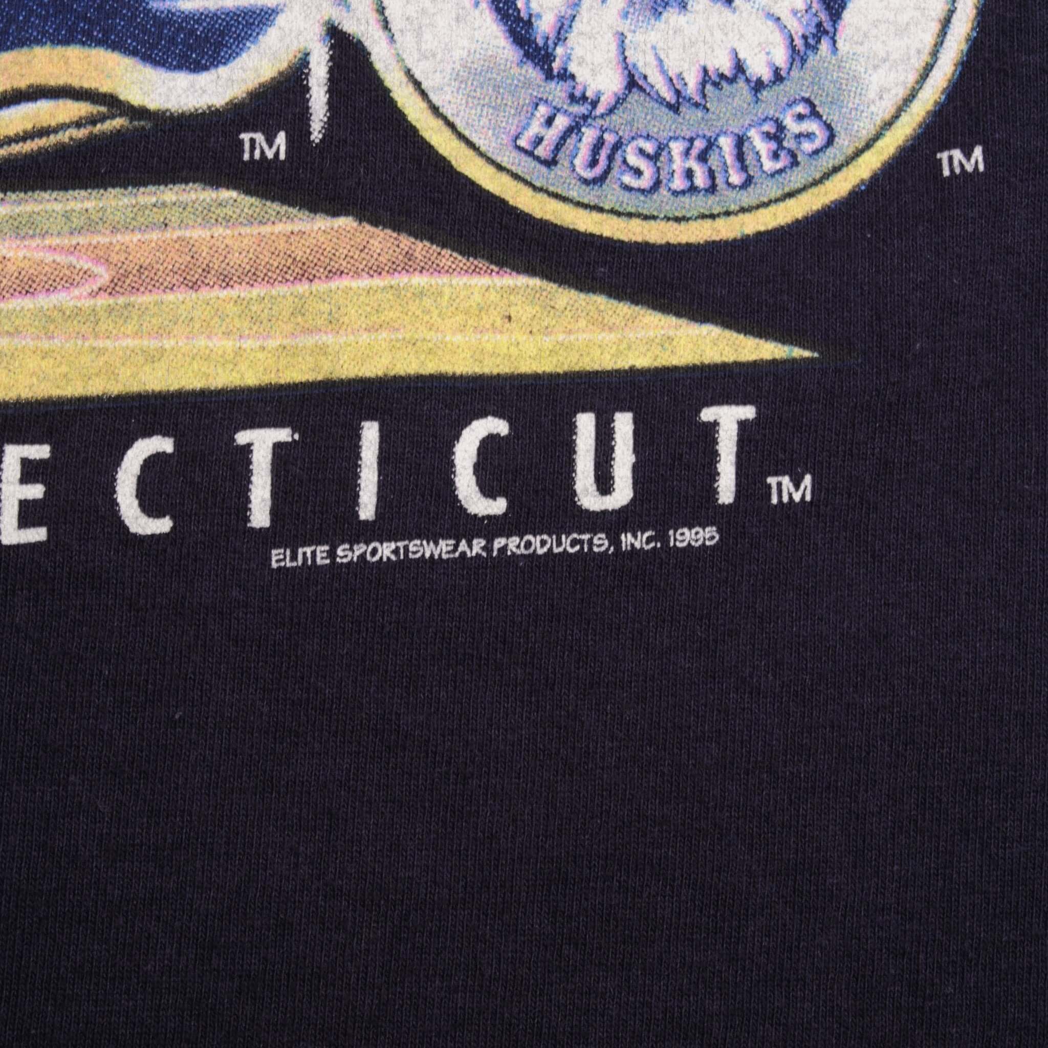 Vintage Ncaa Uconn Huskies Basketball 1995 Tee Shirt Size XL Made In Usa With Single Stitch Sleeves