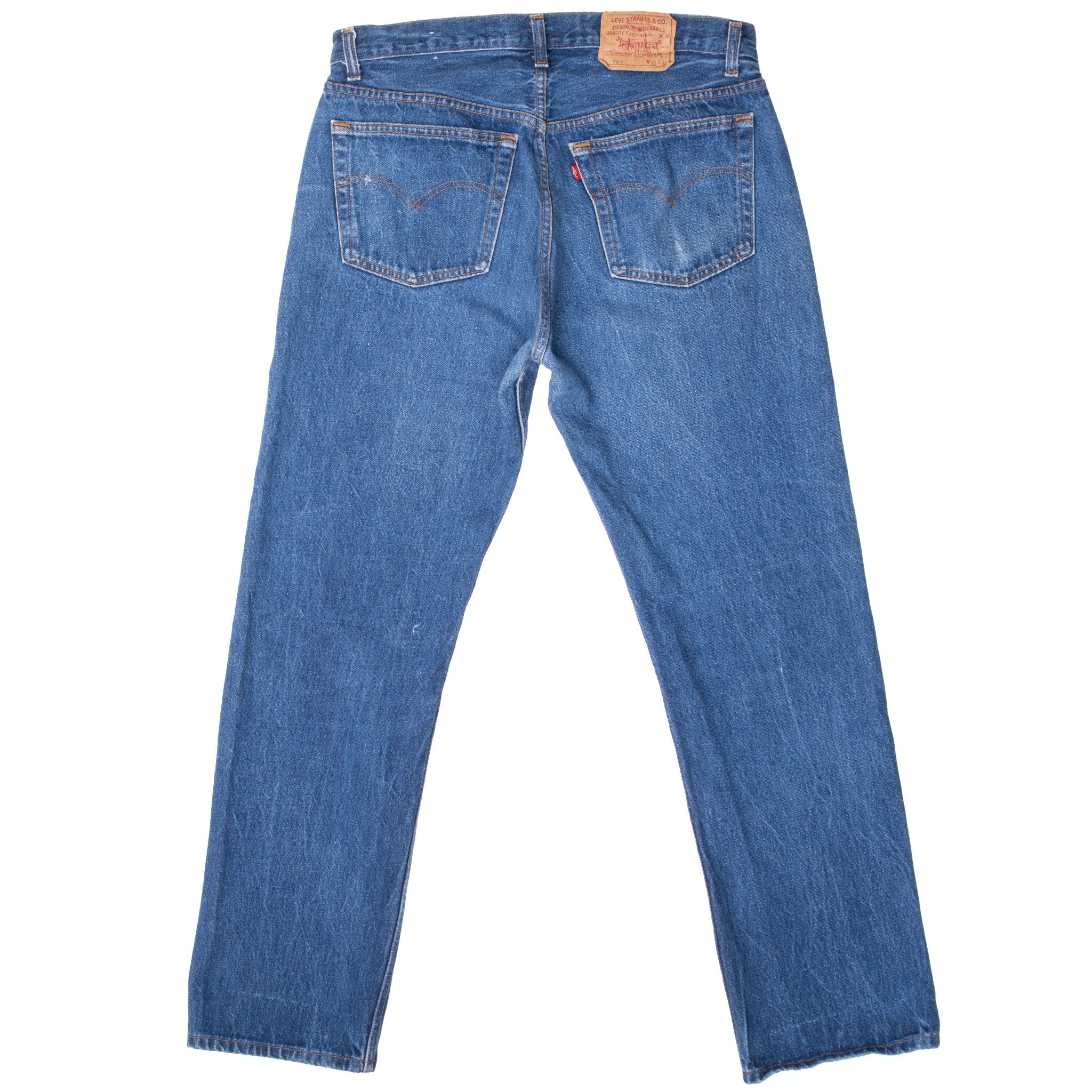 Vintage Levis 501 Indigo Blue Jeans 1980S Size 35X31 Made In Usa With A Medium Wash
Size on Tag 38X34 Actual Size 35X31
Back Button #653