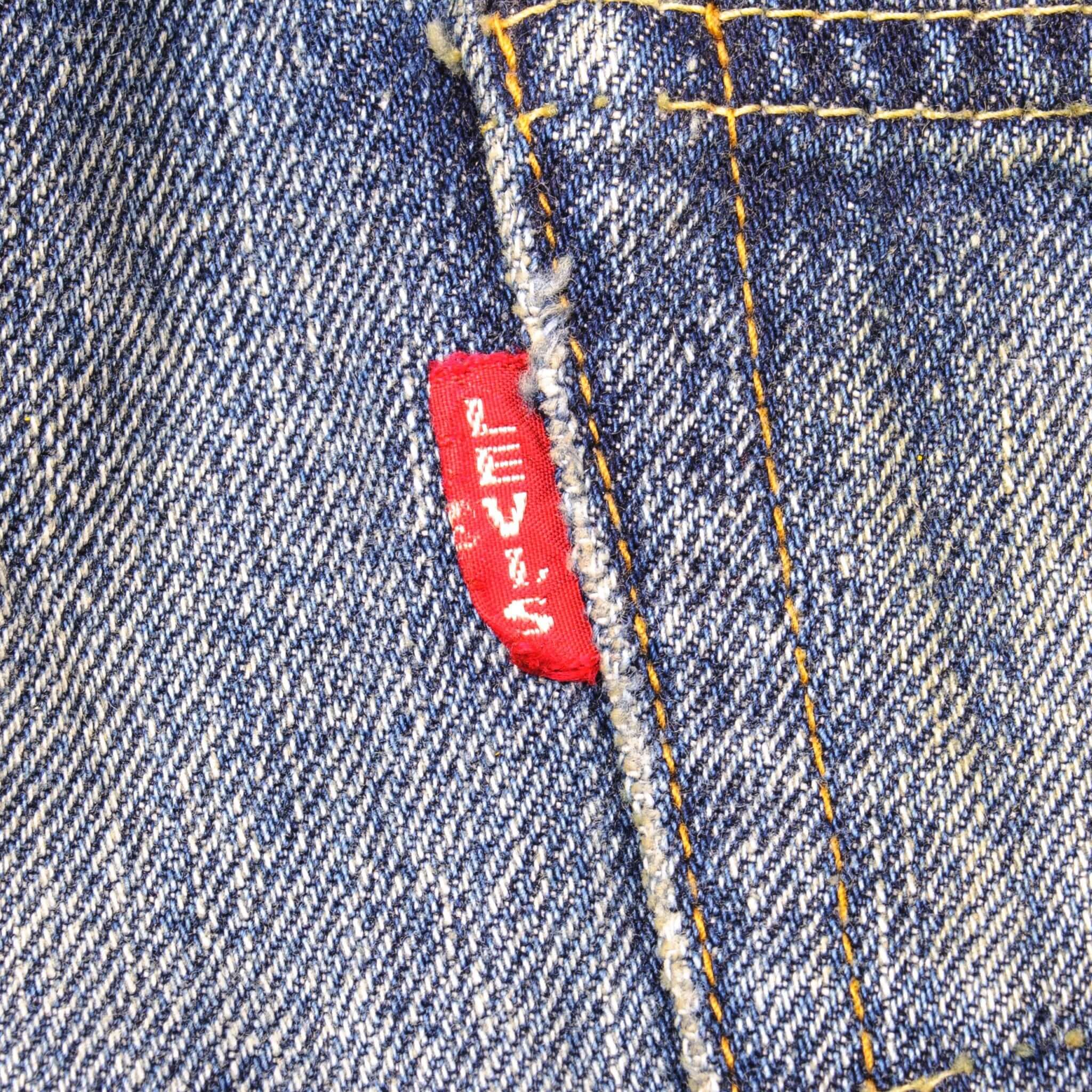 Beautiful Indigo Levis 501 Z XX Jeans With Single Stitch, Hidden Rivet and Selvedge Made in Japan with Dark Blue Wash. Size 32X32