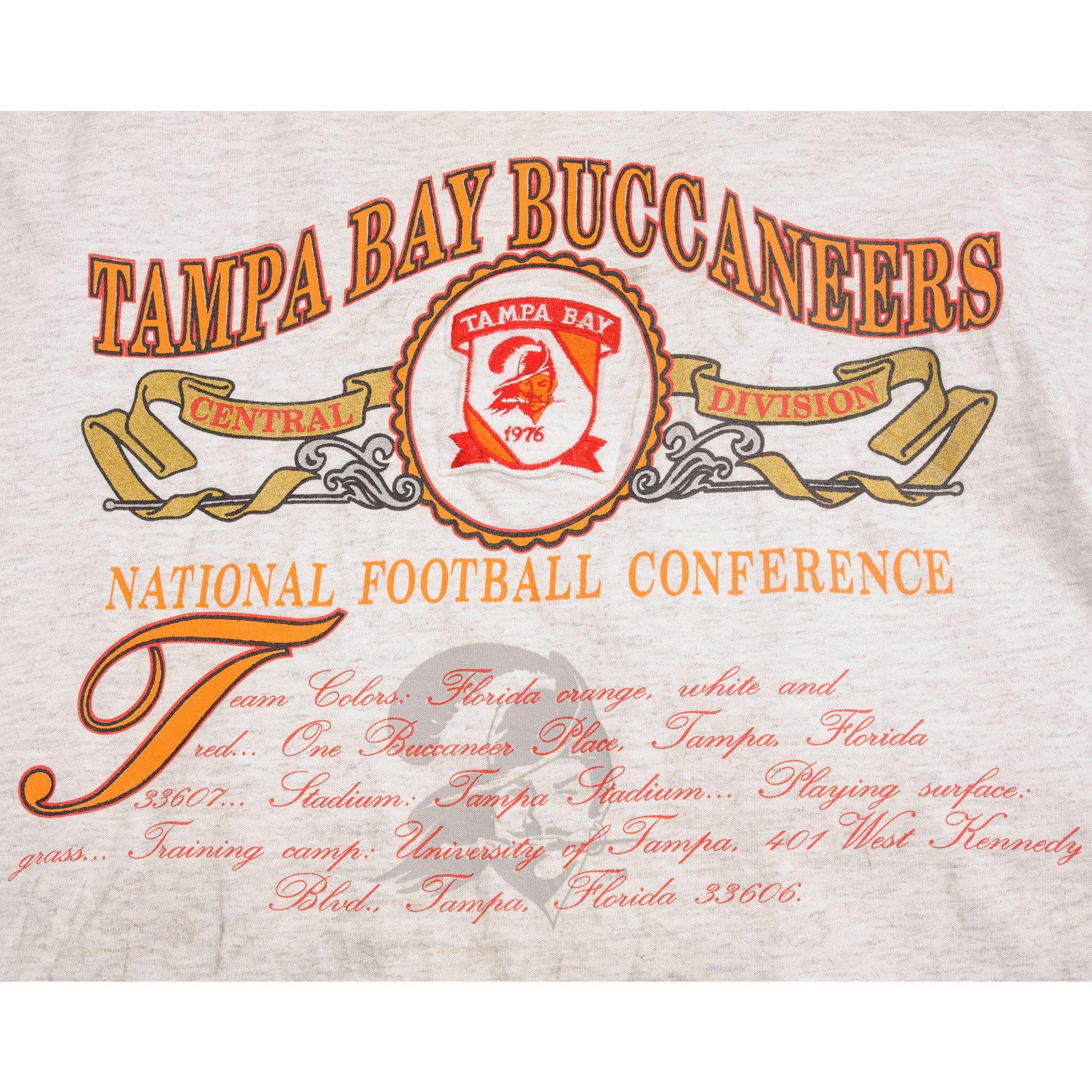 VINTAGE NFL TAMPA BAY BUCCANEERS TEE SHIRT SIZE LARGE MADE IN USA