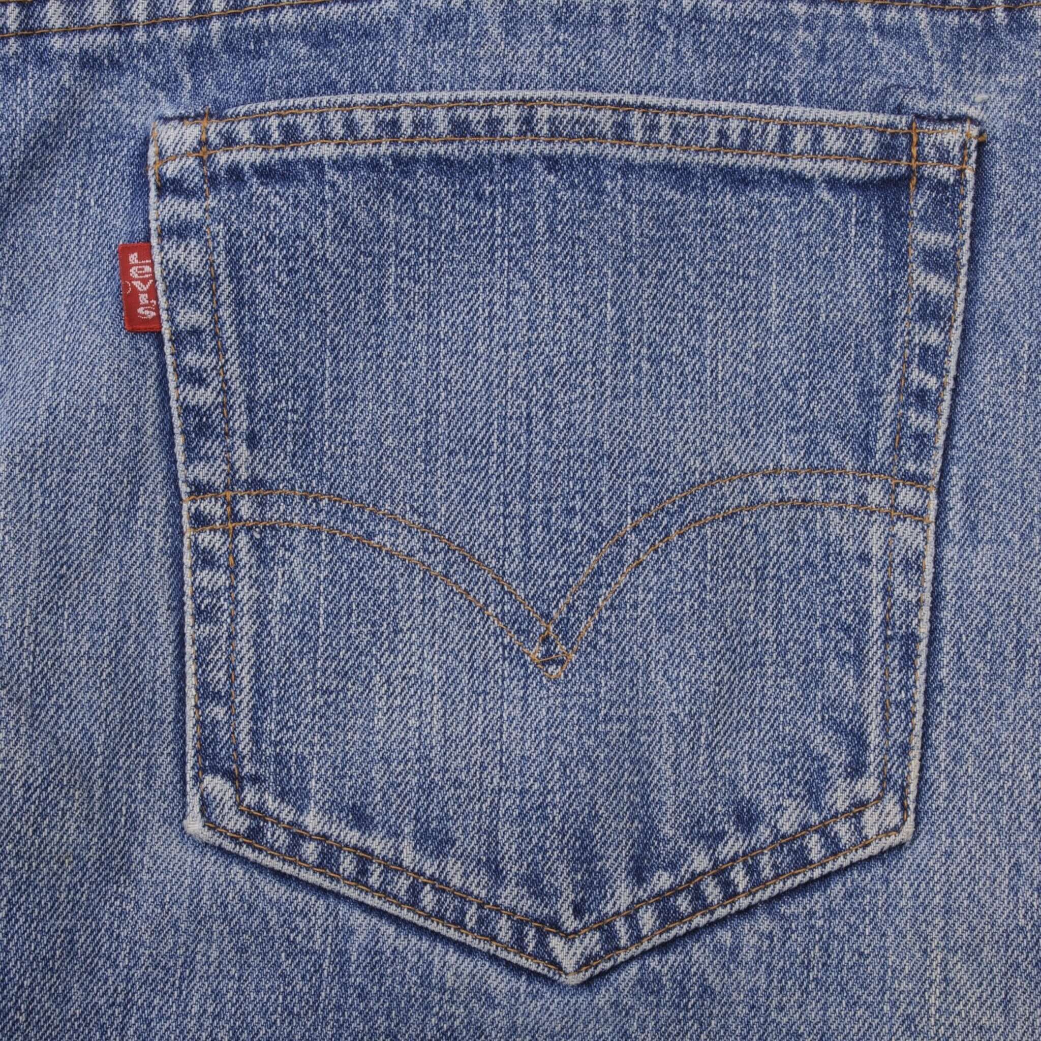Beautiful Indigo Levis 517 Jeans With Single Stitch Made in USA with Medium Blue Wash Size 40x29 Back button #2 Zip: Talon