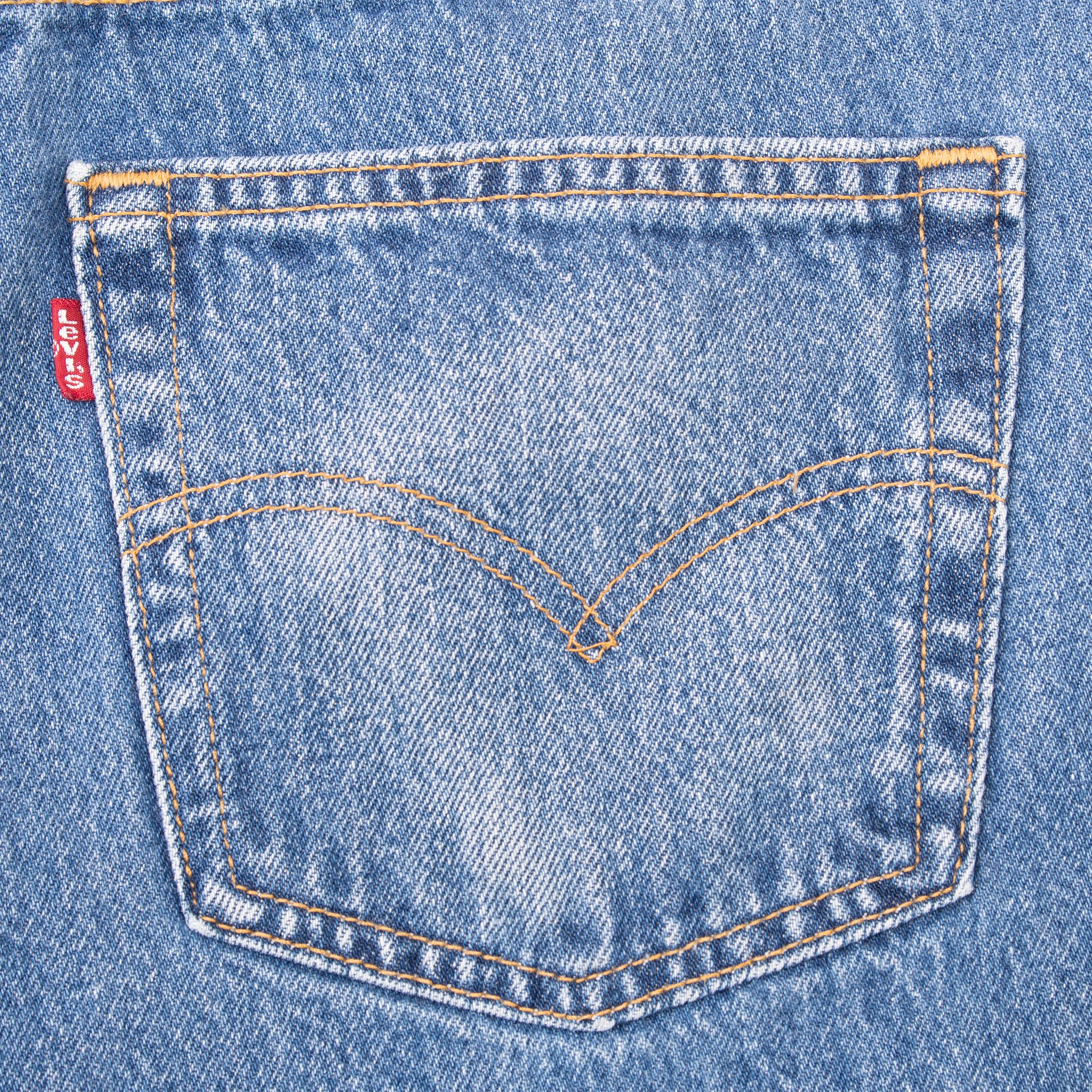 Levi's back pocket with arcuate contrast stitching and red tab