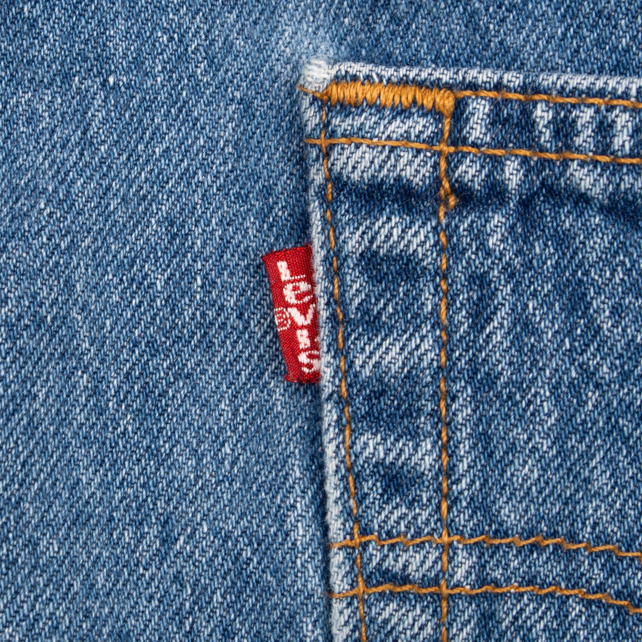 Vintage Preshrunk Levis 501 Indigo Jeans 1990S Size 34X30 Made In Usa With a beatiful Medium Light Wash
Size on Tag 36X32 Actual size 34X30
Back Button #544