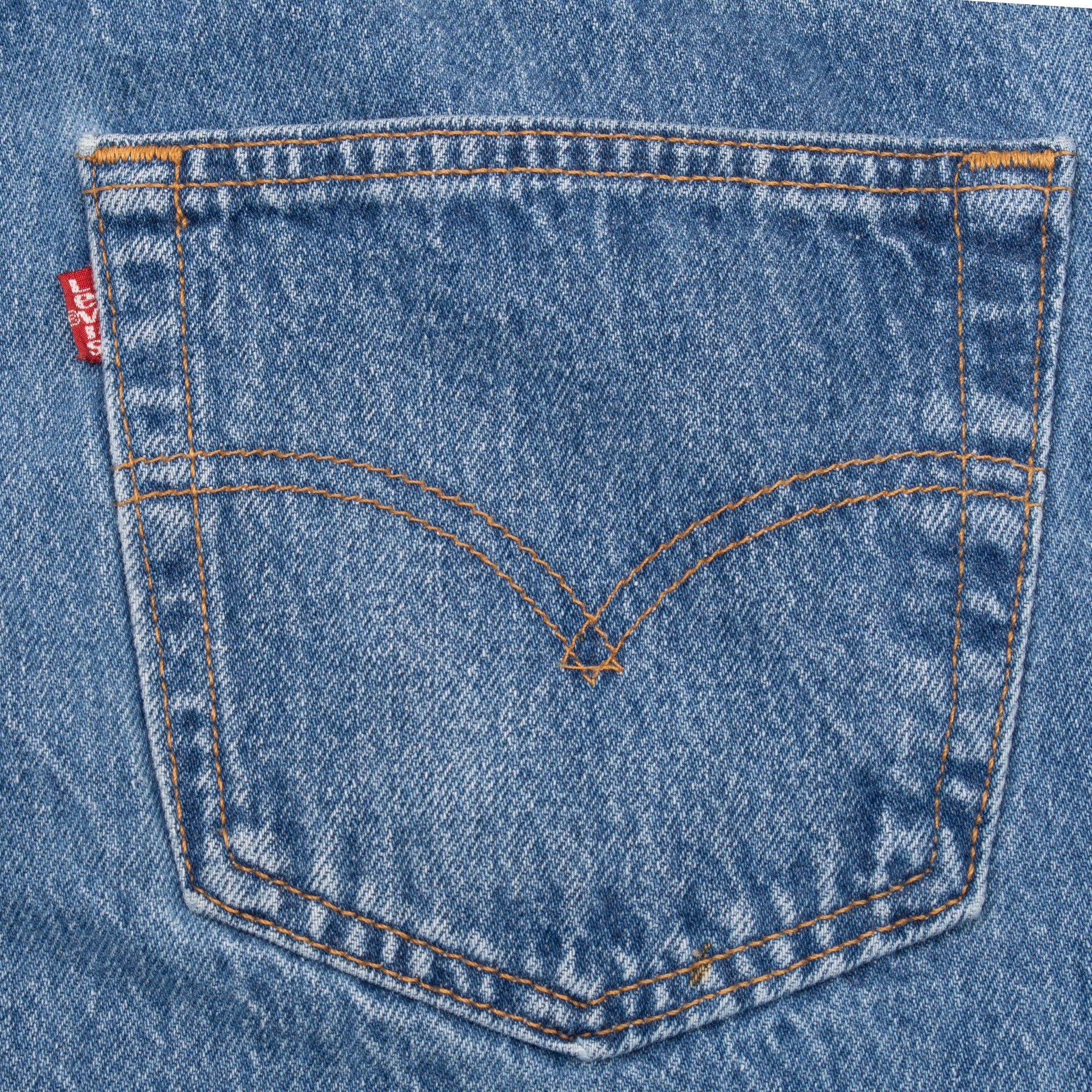 Vintage Preshrunk Levis 501 Indigo Jeans 1990S Size 34X30 Made In Usa With a beatiful Medium Light Wash
Size on Tag 36X32 Actual size 34X30
Back Button #544