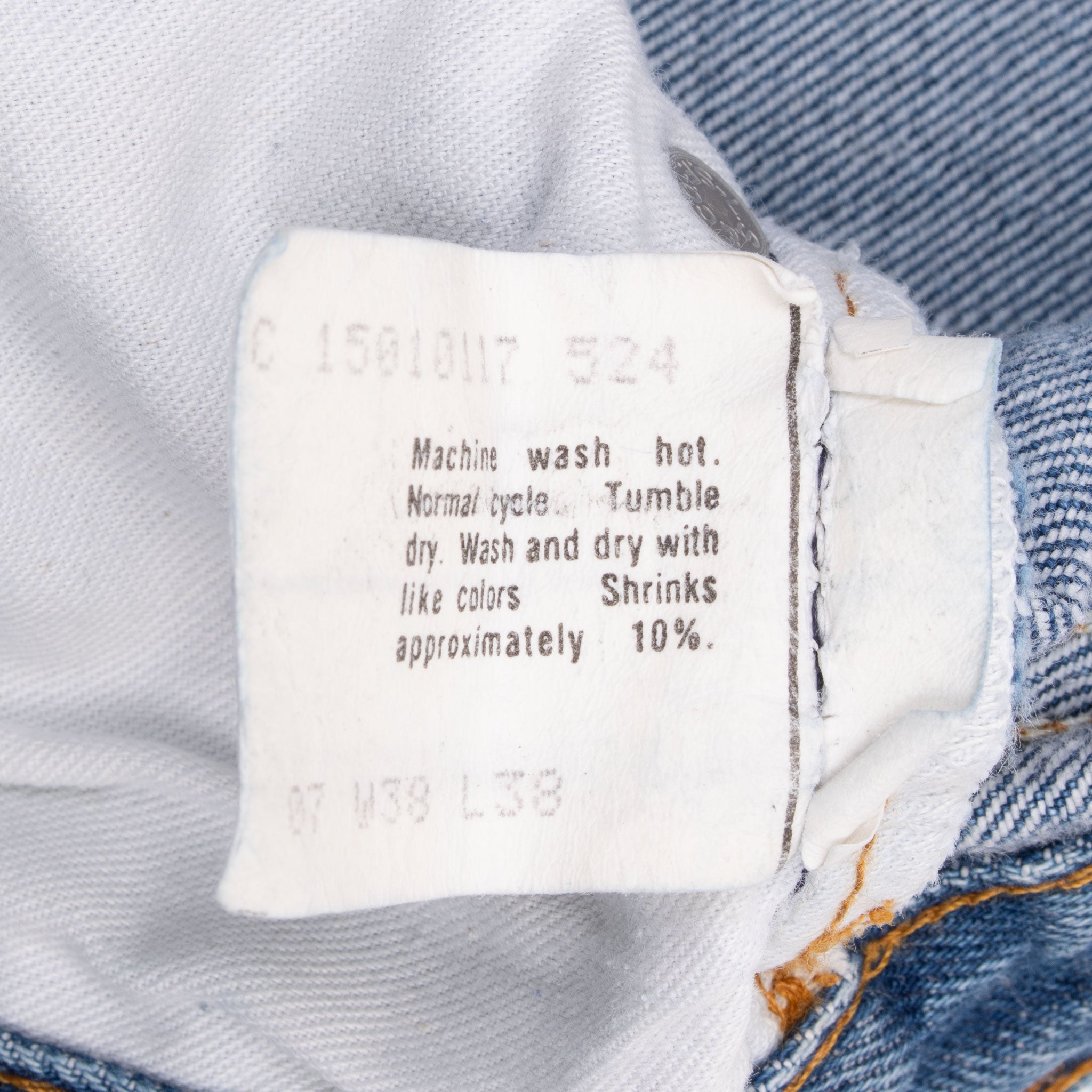 Vintage Levis 501 Indigo Blue Jeans 1980S Size 35X34 Made In Usa With A Medium Light Wash With Some Light Whiskers
Size on Tag 38X38 Actual Size 35X34
Back Button #524