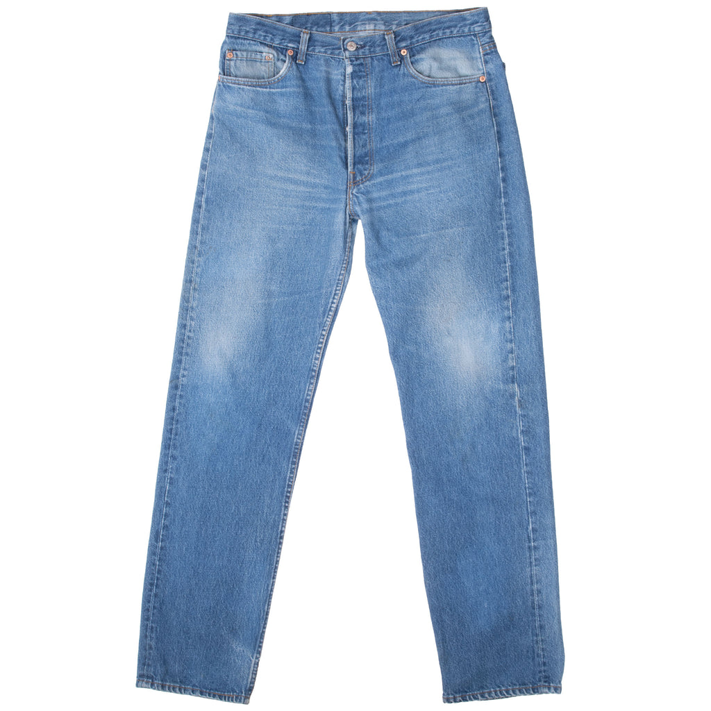 Vintage Levis 501 Indigo Blue Jeans 1980S Size 34X32 Made In Usa With A Medium Light Wash With Some beautiful Whiskers
Size on Tag 36X34 Actual Size 35X34
Back Button #520
