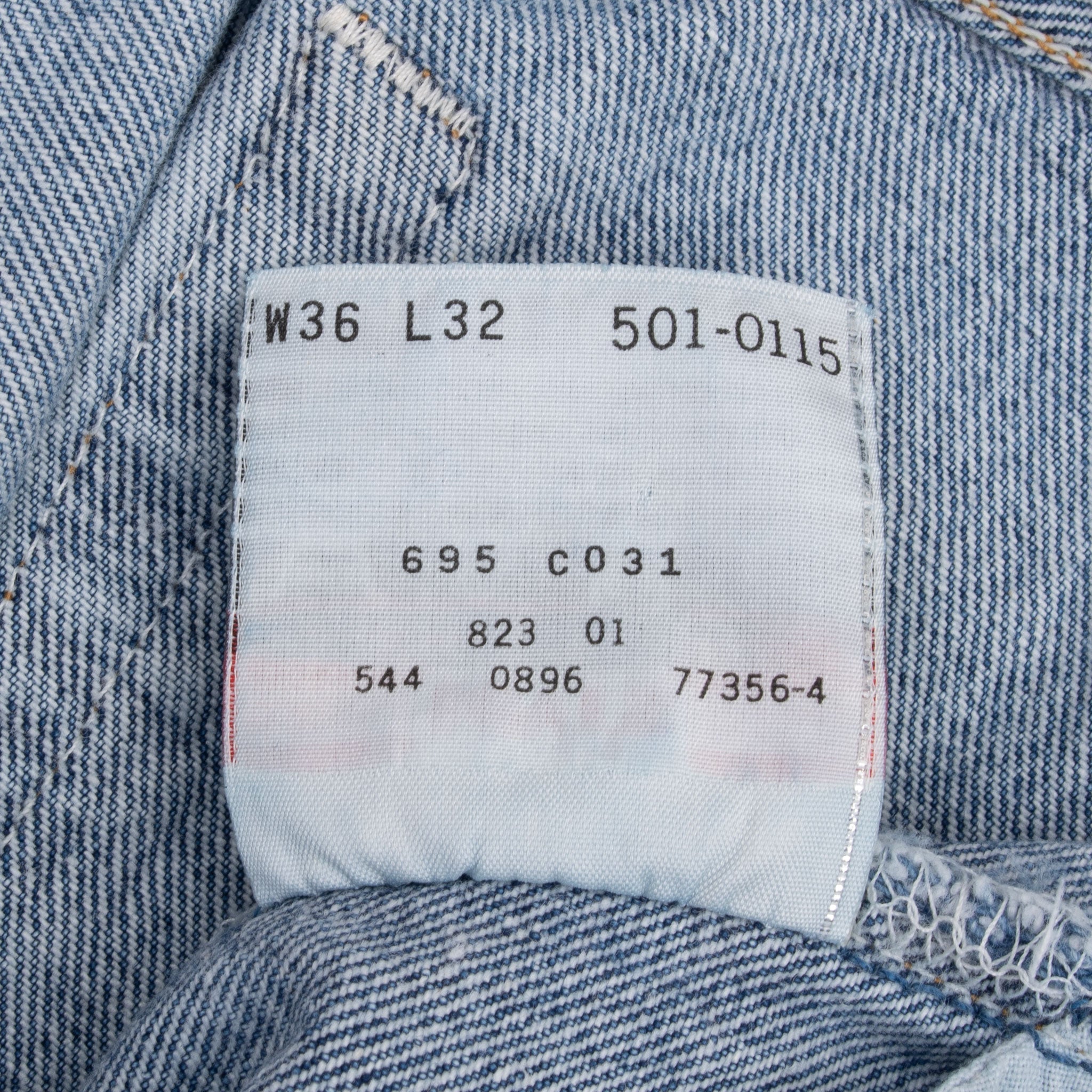 Vintage Preshrunk Levis 501 Indigo Jeans 1990S Size 34X30 Made In Usa With a beatiful Medium Light Wash
Size on Tag 36X32 Actual size 34X30
Back Button #544