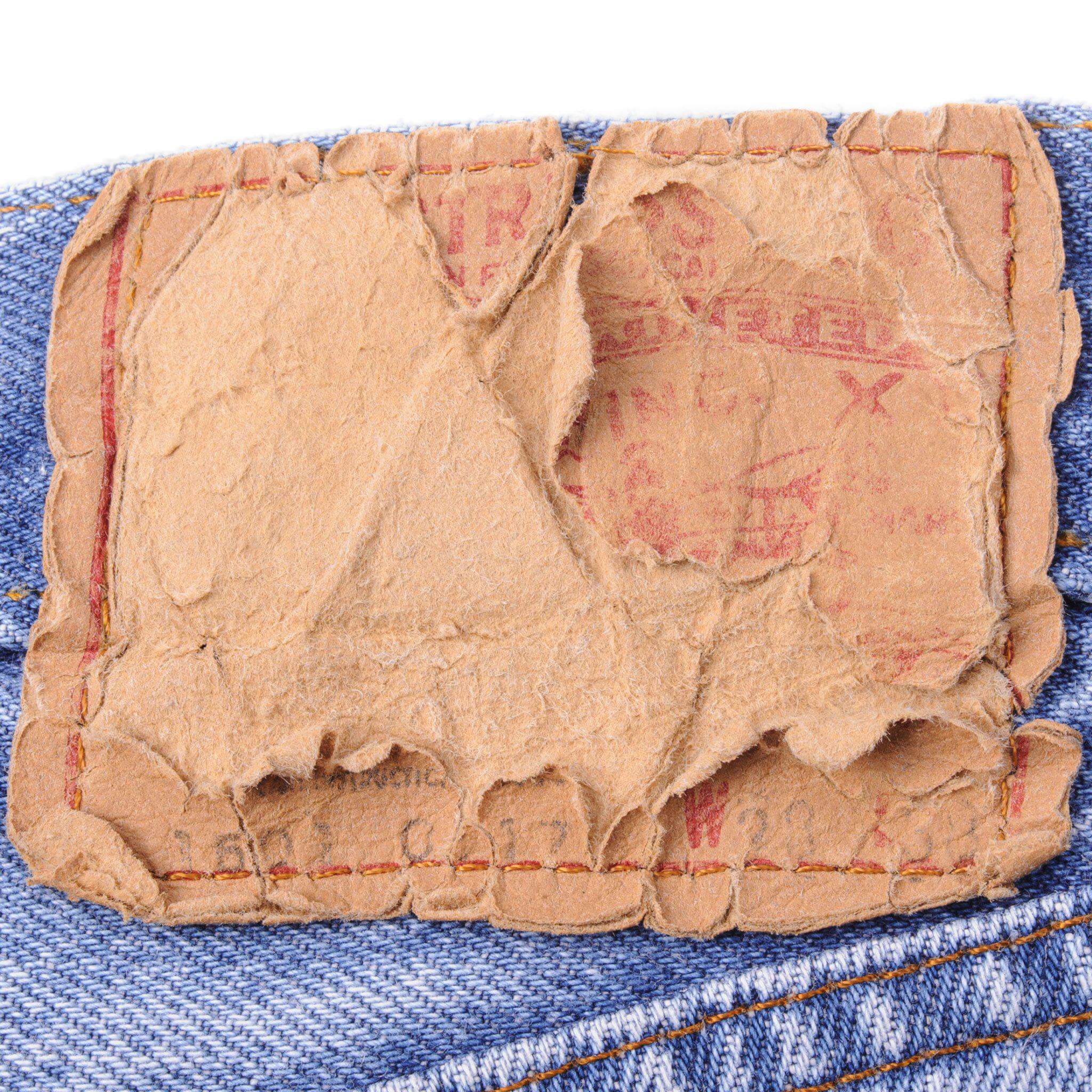 VINTAGE LEVIS 501 JEANS INDIGO SIZE W25 L33 MADE IN USA