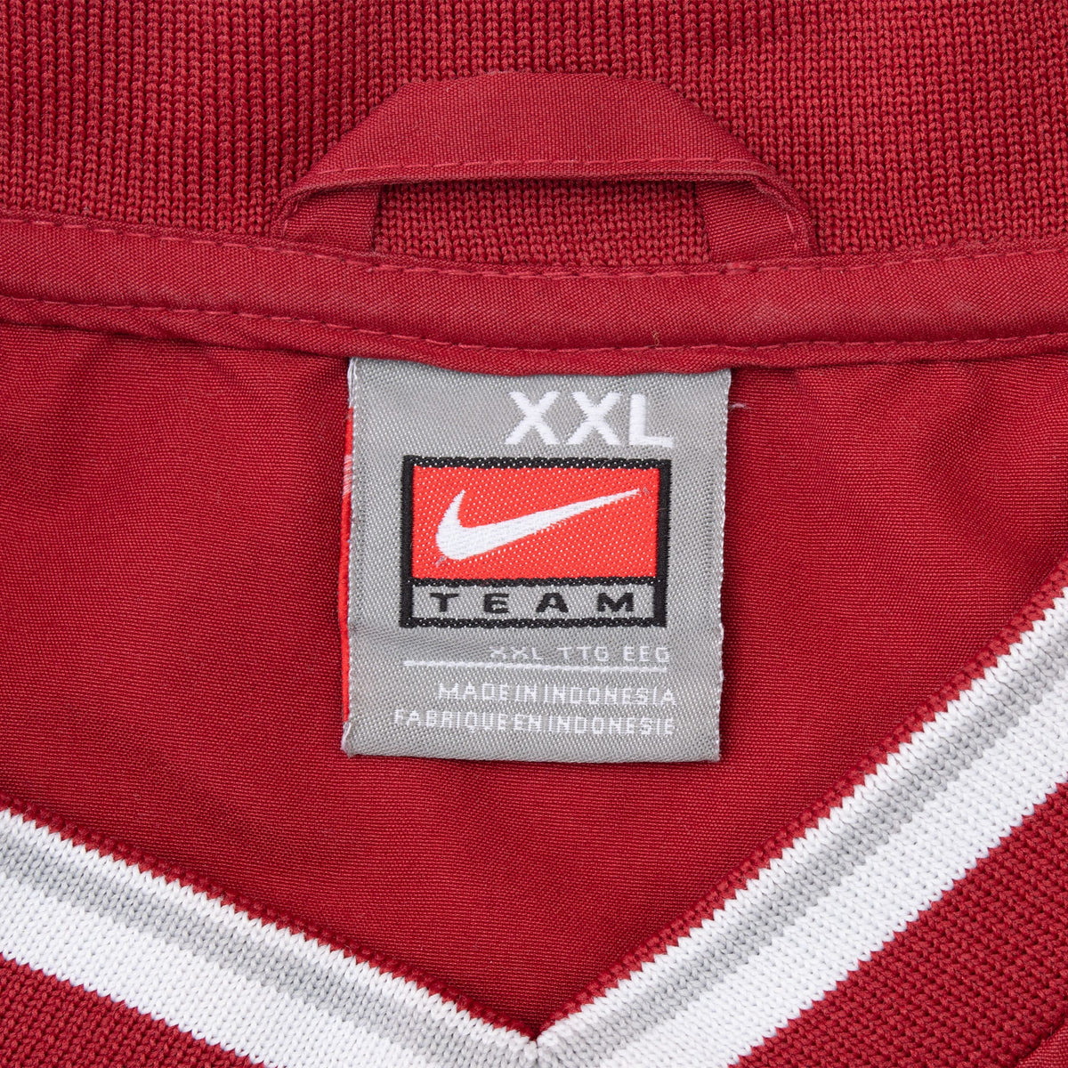 Nike Team XXL neck tag and striped V-neck collar detail