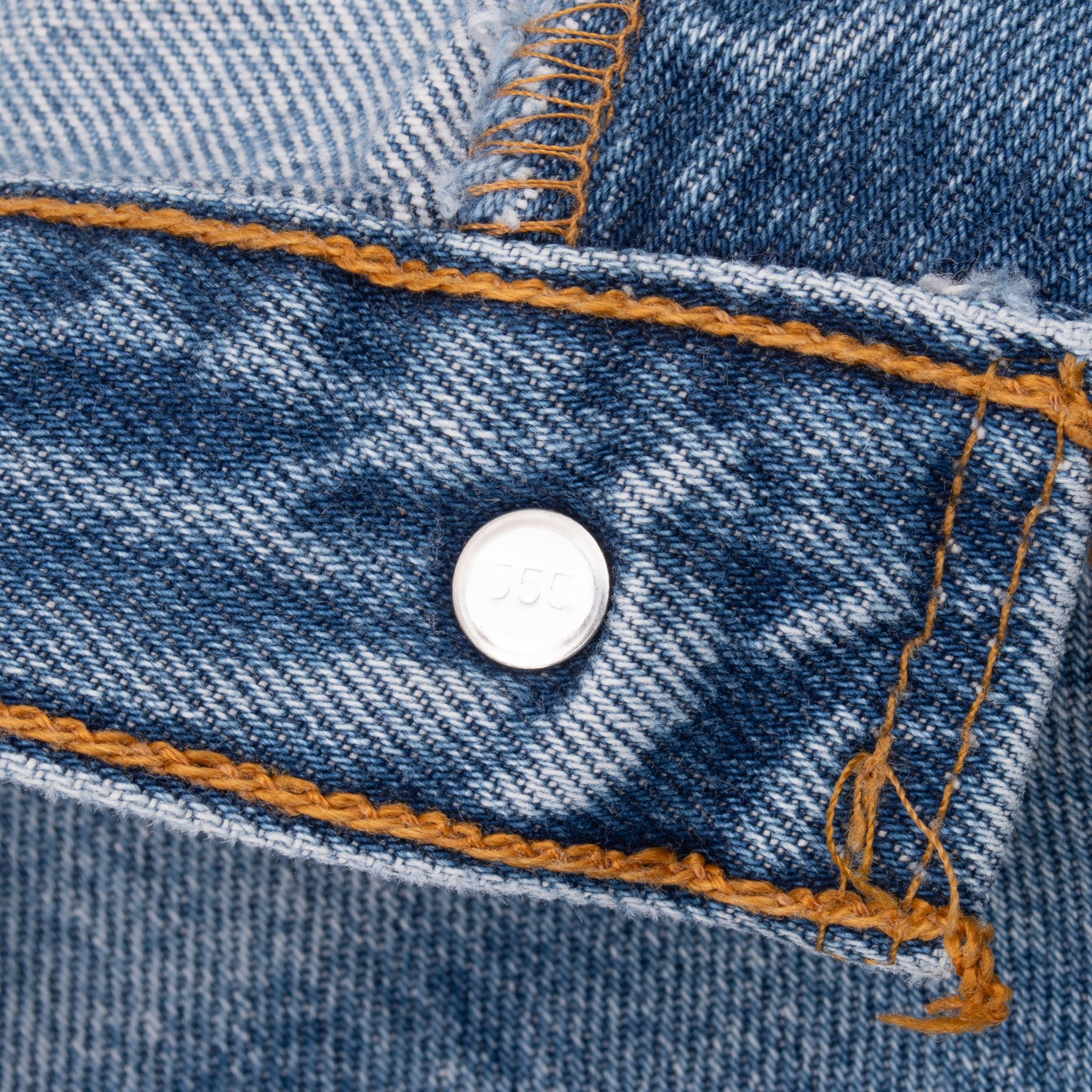 Vintage Levis 501 Indigo Jeans 1990S Size 36X28 Made In Usa With a beautiful Medium Light Wash and some beautiful whiskers
Size on Tag 38X32 Actual size 36X28
Back Button #555