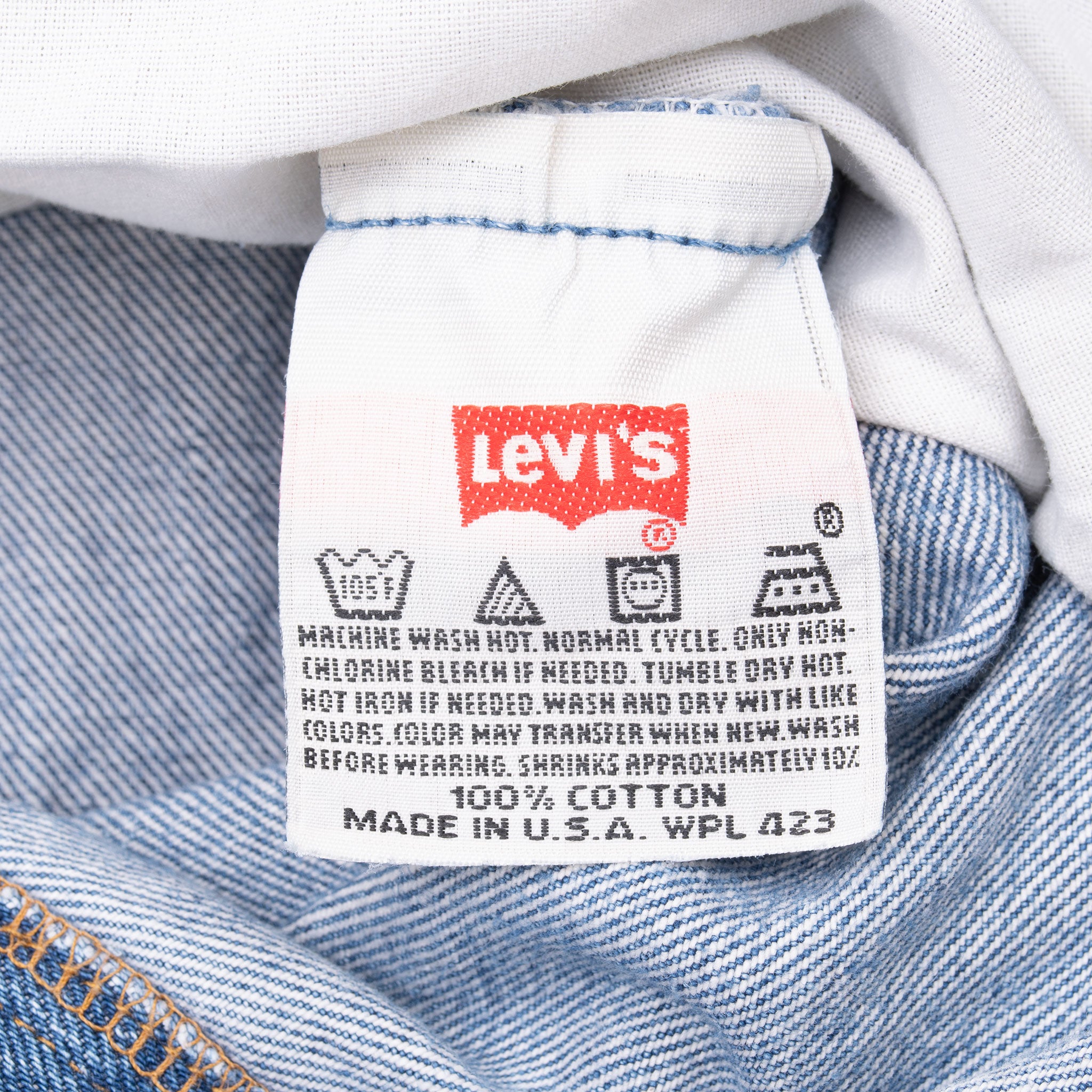 Vintage Levis 501 Indigo Jeans 1990S Size 36X28 Made In Usa With a beautiful Medium Light Wash and some beautiful whiskers
Size on Tag 38X32 Actual size 36X28
Back Button #555