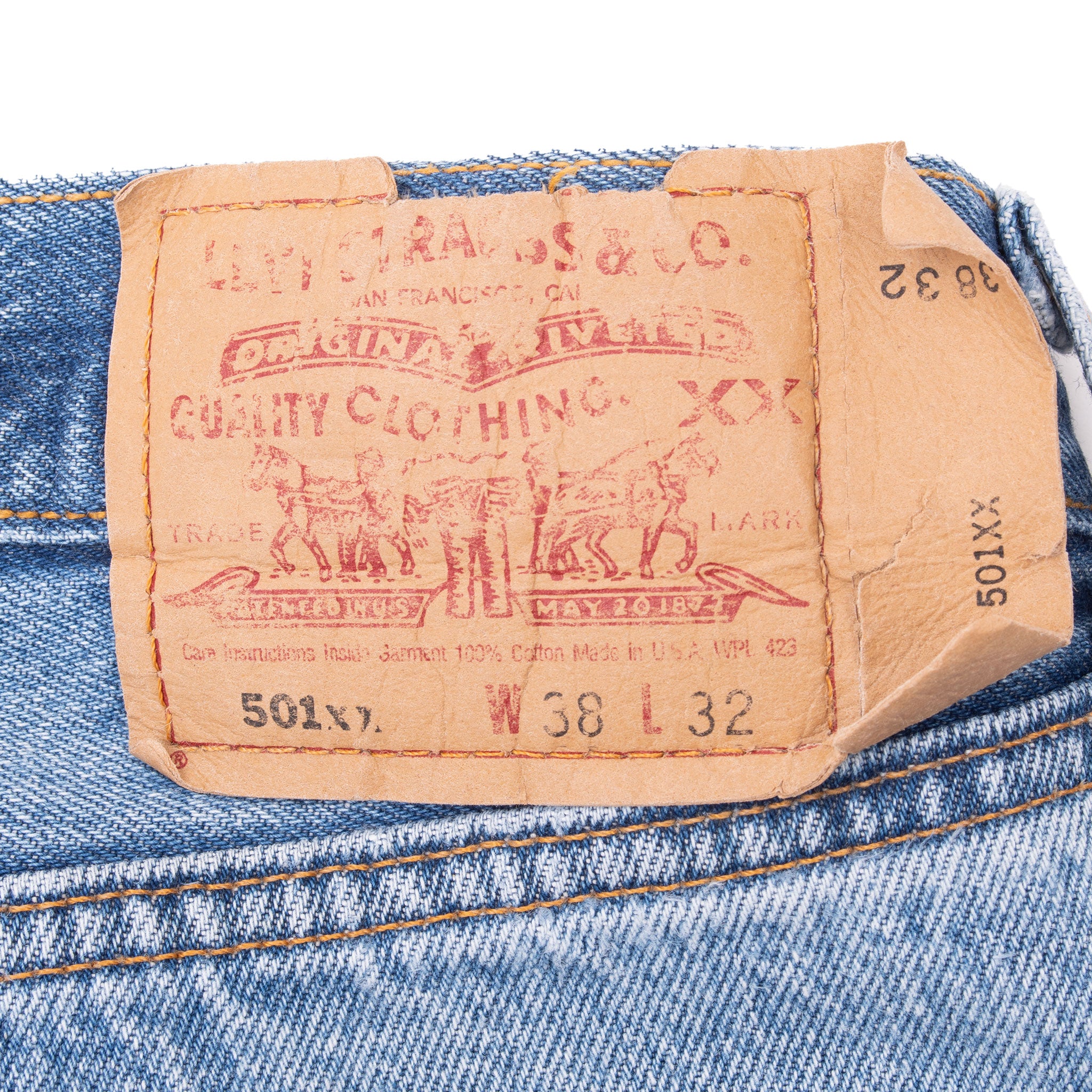 Vintage Levis 501 Indigo Jeans 1990S Size 36X28 Made In Usa With a beautiful Medium Light Wash and some beautiful whiskers
Size on Tag 38X32 Actual size 36X28
Back Button #555