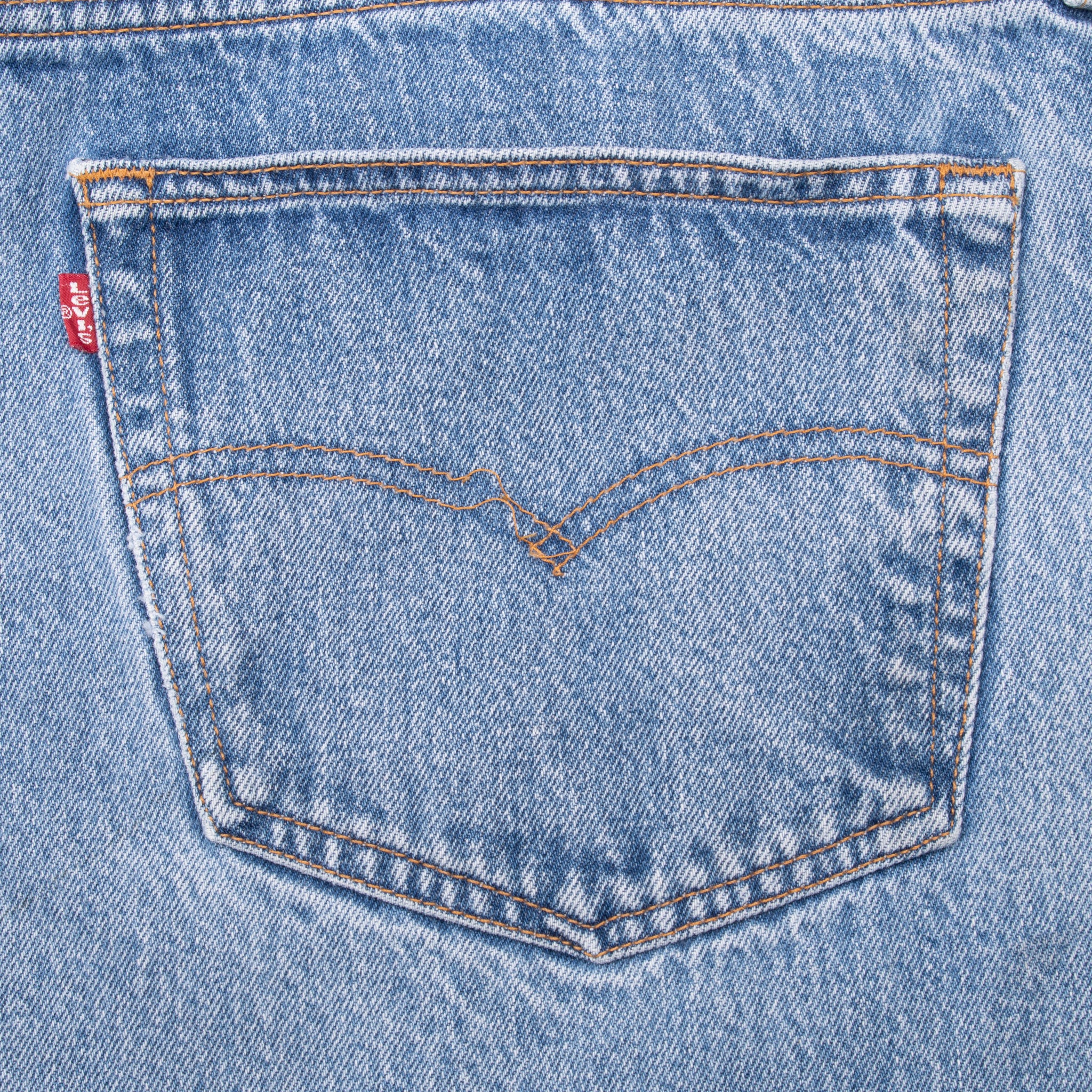 Vintage Levis 501 Indigo Blue Jeans 1990S Size 41X29 Made In USA With A Beautiful Medium Light Wash And Some Light Whiskers
Size on Tag 44X32 Actual size 41X29
Back Button #555