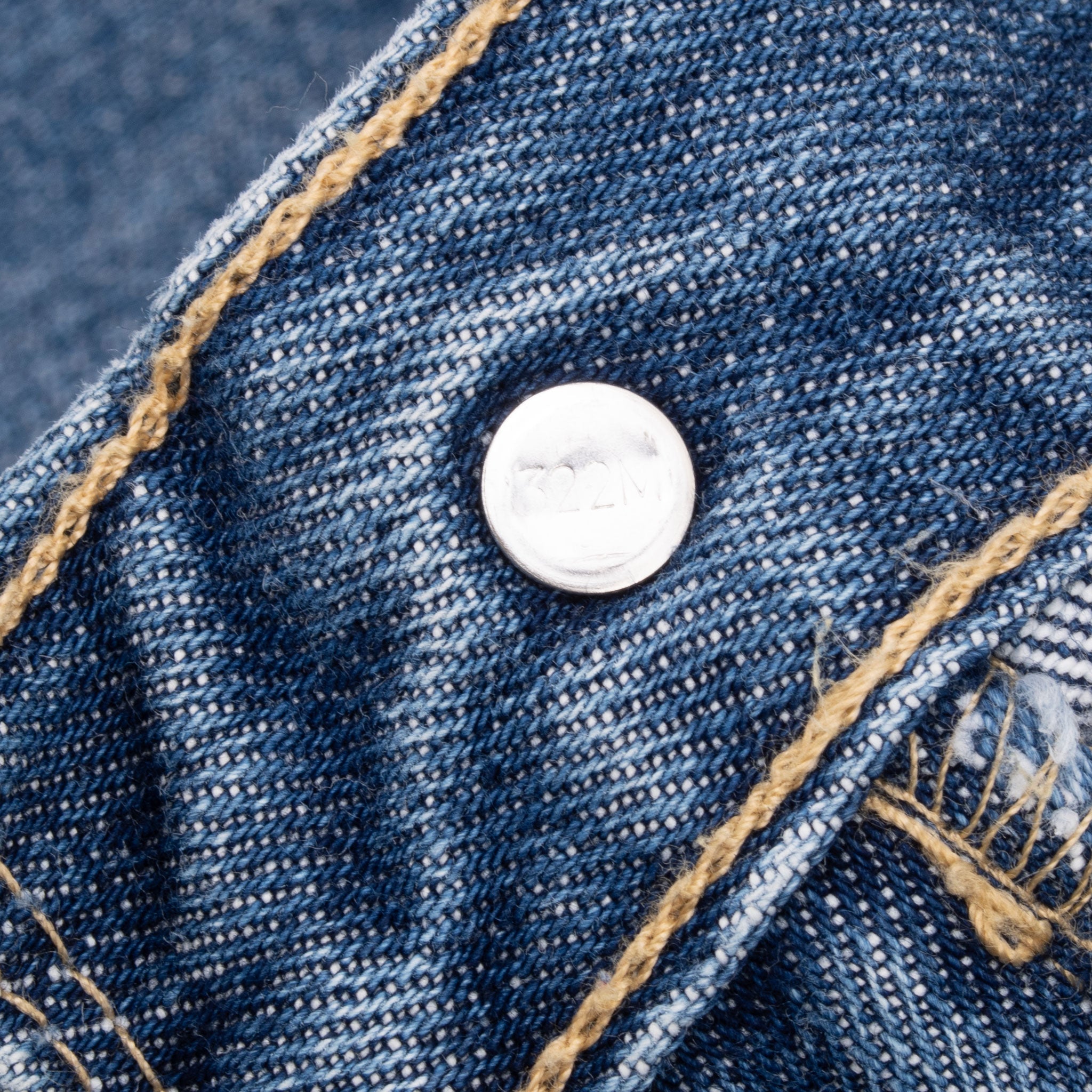 Beautiful Vintage Levis 505 Carpenter Relaxed Fit Indigo Jeans 2000S Size 42X30 With Medium Wash
Size on Tag 44X30 actual size 42X30
Back Button #322M