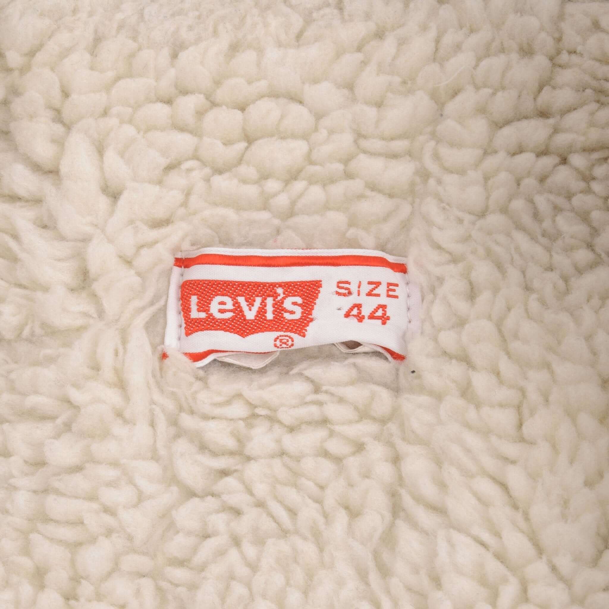 Vintage Levis Sherpa Trucker Denim Jacket 2 Pockets Medium Wash Clean 1970s Size 44R Made In USA Back Button #52