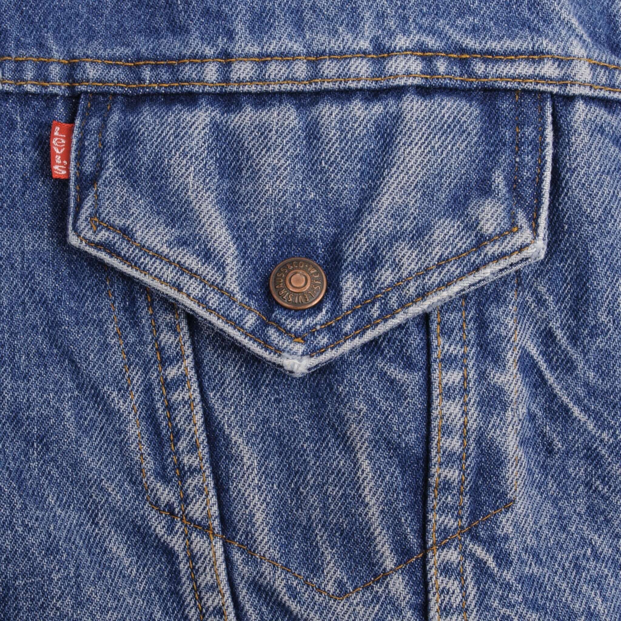 Vintage Levis Sherpa Trucker Denim Jacket 2 Pockets Medium Wash Clean 1970s Size 44R Made In USA Back Button #52